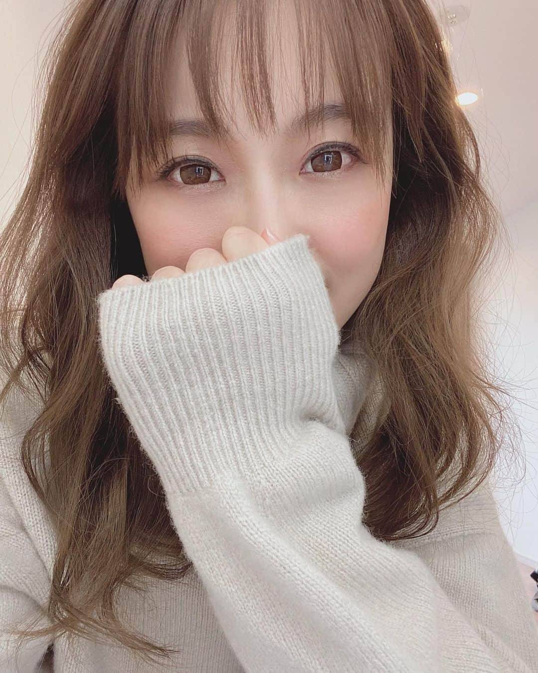 鈴木奈々さんのインスタグラム写真 - (鈴木奈々Instagram)「私が二重ケアとして使ってる、 「ナイトアイボーテ」です🥰 私はもともと一重で、 中学生の時アイプチをしていたら 一重から二重になったんです💕 ナイトアイボーテは、 美容成分が入ってて まぶたがスッキリするから 夜寝る前に塗るのがオススメです✨ 日中に塗ってもOKだよ✨ 今年もナイトアイボーテで、 綺麗な二重を維持するよー🥰💕 @nighteyebeaute #二重コスメ #ナイトアイボーテ #二重 #ふたえ #一重から二重 #夜用 #可愛いは作れる #pr」1月24日 20時57分 - nana_suzuki79