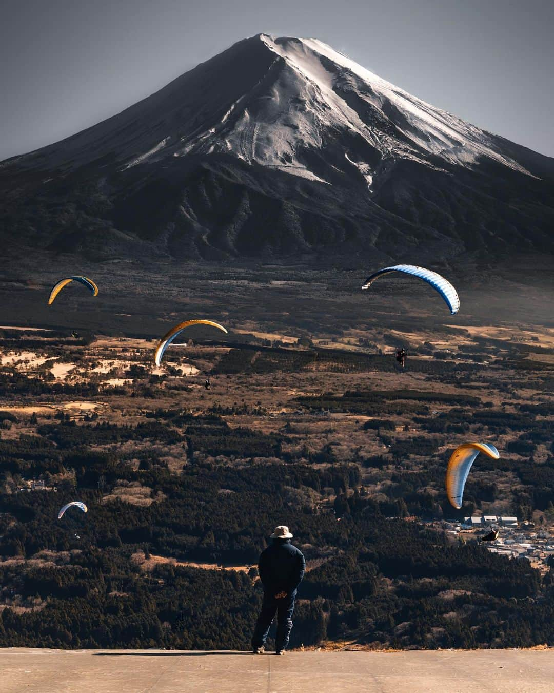 R̸K̸のインスタグラム：「Gracefully flying with the wondeful view of Mt.fuji #hellofrom Mt.Fuji ・ ・ ・ ・ #beautifuldestinations #earthfocus #earthoffcial #earthpix #thegreatplanet #discoverearth #fantastic_earth #awesome_earthpix #roamtheplanet #ourplanetdaily #nature #tentree #livingonearth  #theglobewanderer #stayandwander #welivetoexplore #awesome_photographers #IamATraveler #wonderful_places #voyaged #sonyalpha #bealpha  #cnntravel #complexphotos #lonelyplanet #luxuryworldtraveler #onlyforluxury  #bbctravel #lovetheworld @sonyalpha  @lightroom @soul.planet @earthfever @9gag @500px @paradise @natgeotravel @awesome.earth」