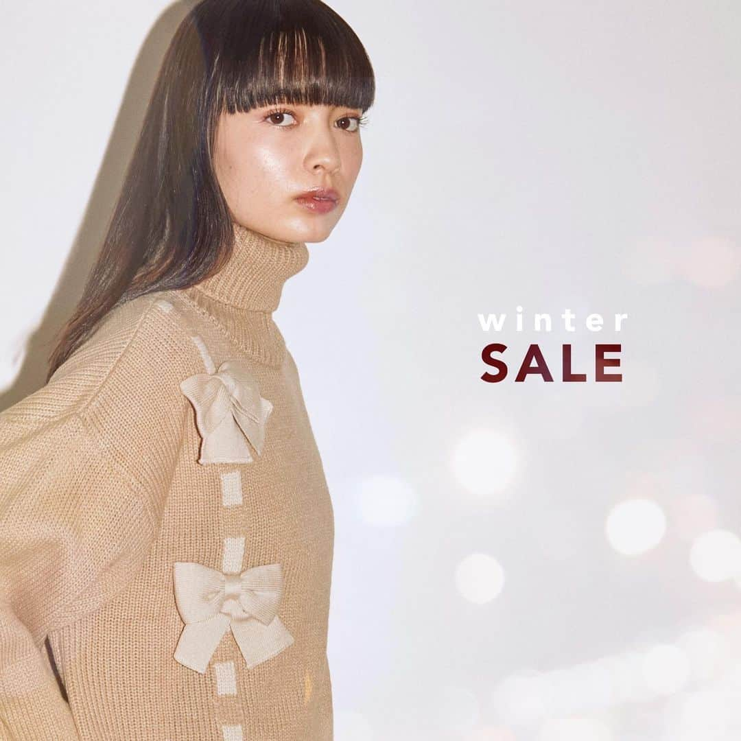 merry jennyさんのインスタグラム写真 - (merry jennyInstagram)「【 MAX 90% OFF !! 】 ㅤㅤㅤㅤㅤㅤㅤㅤㅤㅤㅤㅤㅤ MAX 90% OFF !!!  official web store RUNWAY channel  ZOZOTOWN にて、SALE 開催中 ❤︎ ㅤㅤㅤㅤㅤㅤㅤㅤㅤㅤㅤㅤㅤ SALE itemがさらにお得に…！ ㅤㅤㅤㅤㅤㅤㅤㅤㅤㅤㅤㅤㅤ topのURLから⇨  @merryjenny_instagram  ぜひcheckして下さいね！ ㅤㅤㅤㅤㅤㅤㅤㅤㅤㅤㅤㅤㅤ  ◯ リボンがならんだニット col : beige / pink / charcoal gray ¥9,350 → 40% OFF！¥5,610 (tax in) ㅤㅤㅤㅤㅤㅤㅤㅤㅤㅤㅤㅤㅤ まるで リボンが通っているような デザインが 愛らしい ニットtopsです。 ㅤㅤㅤㅤㅤㅤㅤㅤㅤㅤㅤㅤㅤ 微配色なので ボトムのカラーも 合わせやすくて◎。 ㅤㅤㅤㅤㅤㅤㅤㅤㅤㅤㅤㅤㅤ ㅤㅤㅤㅤㅤㅤㅤㅤㅤㅤㅤㅤㅤ #merryjenny #メリージェニー #2020aw #winter #surrealism」1月24日 21時04分 - merryjenny_instagram