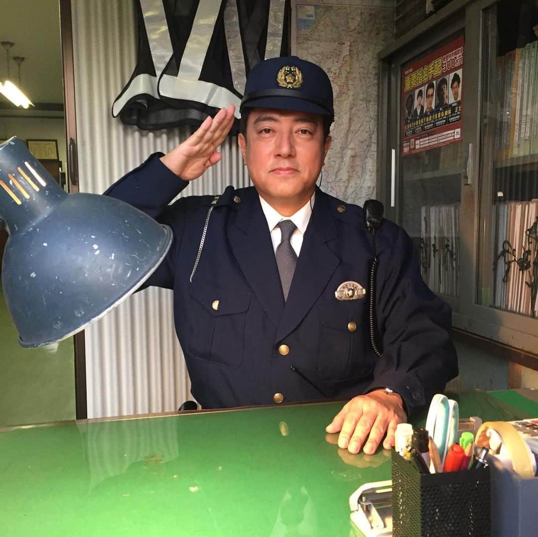 フジテレビアナウンサーのインスタグラム：「こんにちは。インスタ担当の松村未央です☺️  みなさん、佐野アナウンサーが月9「監察医　朝顔」にレギュラー出演しているのをご存知ですか？  佐野さんは風間俊介さん演じる桑原の先輩警察官•竹岡を演じています👮‍♂️ 交番勤務を続けてきた生粋の”お巡りさん”です。制服姿、似合っていますね✨  佐野さんは、過去にドラマ出演経験はあっても、ほとんどがアナウンサー役でゲスト出演でした！今回、ドラマのオファーを聞いた日から、ドラマをやるんだと思い出す度に心拍数が上がったそうです🙊  佐野さんのコメントです☺️  「派出所では椅子から立ち上がったり、自転車に乗ったりしますが、その一つ一つの動作が普段と違うものになってしまったり、やってみると難しいものだなと。餅は餅屋だと痛感しました。ど素人の演技を見て笑っていたただきたいと思います😂竹岡という”町のお巡りさん”の雰囲気が少しでも出ていればいいなと思います。」　  「監察医 朝顔」第11話  1月25日(月) 夜９時　是非ご覧ください✨  #佐野瑞樹 #フジテレビアナウンサー #月9 #朝顔 @asagao2_2020  #お巡りさん  #インスタ担当 #松村未央」