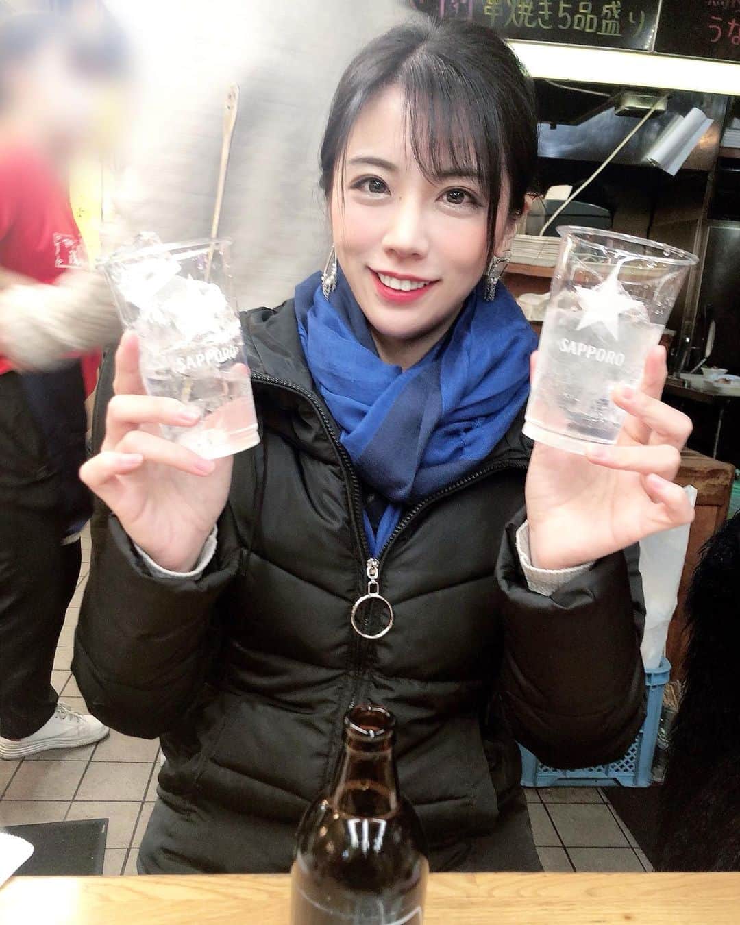 のインスタグラム：「ホッピー通りシリーズ✌️ ※3軒目のため酔ってます  中頼んだら二つの焼酎の量が違いすぎたという謎現象が起きました🤣🤣 ダウン着ながら外で飲んでる🥺笑  明日からまた頑張りましょう☺️✨  #浅草#絶品 #旨い #夜ご飯 #グルメ　#グルメ好きな人と繋がりたい #グルメスタグラム #グルメ女子#夜ご飯#日本料理#followme#followforfollowback#浅草ランチ#浅草グルメ#followforfollowback #followｍe #浅草#浅草寺#着物#浅草#着物レンタル#japan#岡本#ホッピー通り#ホッピー#お酒#お酒好きな人と繋がりたい #お酒好き女子 #レモンサワー#黒ホッピー#白ホッピー」