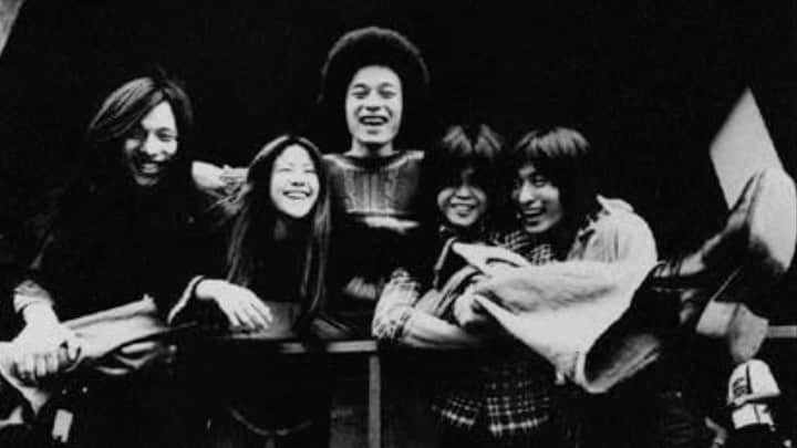 荒井 結生 Yuki Araiのインスタグラム：「「砂の女」シュガーベイブ (Live at Ogikubo Loft 1976)  話しあるなら早くして 君は そうつぶやいて ほほをかたくこおらせた じょうだんは 顔だけに  山下達郎(Vo,Gt.) 大貫妙子(Key.) 村松邦男(Gt.) 寺尾次郎(Ba.) 上原裕(Dr.)」