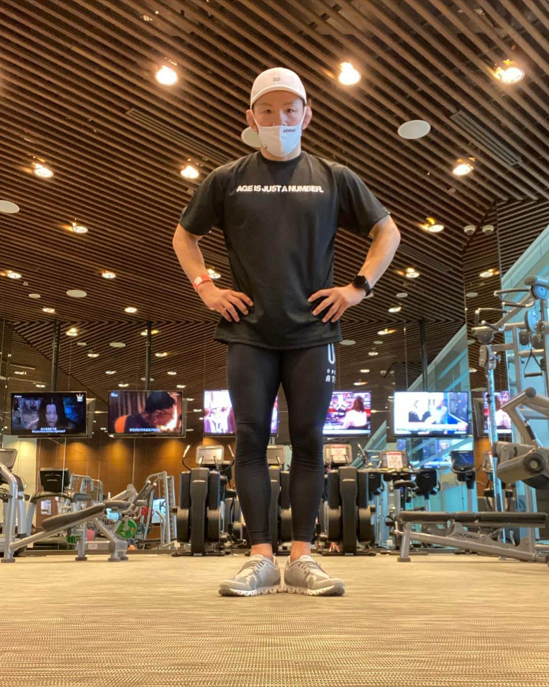 宇野薫のインスタグラム：「UNOTRAINING  シンガポール🇸🇬編  インスタライブUNOTRAININGを IGTVに撮ったんですが間違え削除して しまいました…。  #unotraining #onehundredathletic  #100athletic #100a #unocaolshowten  #onjapan #onrunning #onfriends #newerajapan #suunto7 #stancesocks #atomos #アトモス #宇野薫」