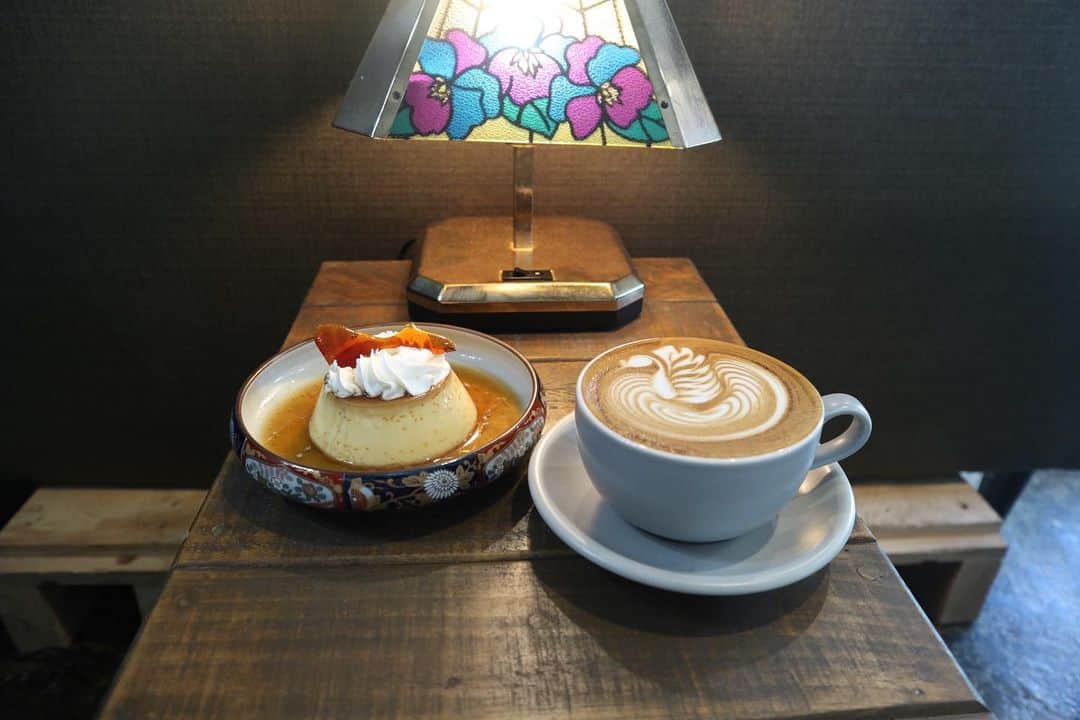 石井輝明さんのインスタグラム写真 - (石井輝明Instagram)「高田馬場。 昨日書いた通り、今日は最高の仕事をさせていただきました。 また追って報告します。  #liweicoffeestand #cafe #coffee #カフェ #喫茶店 #東京カフェ #台湾カフェ #高田馬場カフェ #カフェ芸人 #最高の仕事をさせていただいたり #プロフェッショナルな方と出会うと #自分が自分じゃないような感覚になる #でも僕は僕で #不思議な感じ #東京に来てからそんな日々があって #そんな日々ではない日々もあって #とにかく不思議な町だ #tokyoってそういう街」1月24日 21時21分 - comandanteishii