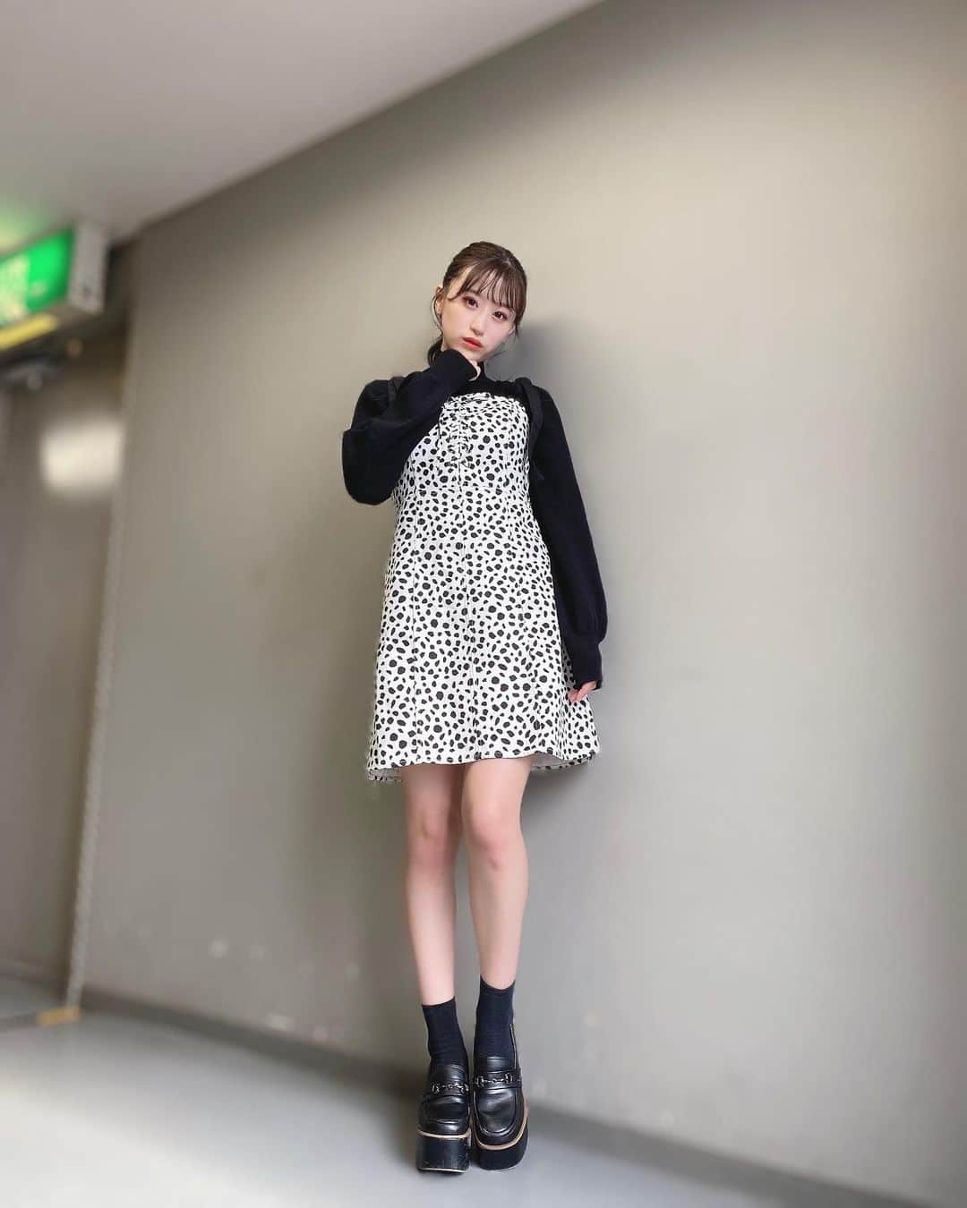 上西怜さんのインスタグラム写真 - (上西怜Instagram)「⠀  小嶋の服〜🐶🐶🐶🐶 ⠀ ⠀ #ダルメシアン じゃないよ #小嶋花梨 は #ゴールデンレトリバー #わん #🐶 #ootd #私服 #ポニーテール #過去pic  ⠀ #タートルネック / #GU #ワンピース / #tittyandco  #シューズ / #andgeebee  ⠀」1月24日 21時28分 - jonishi_rei