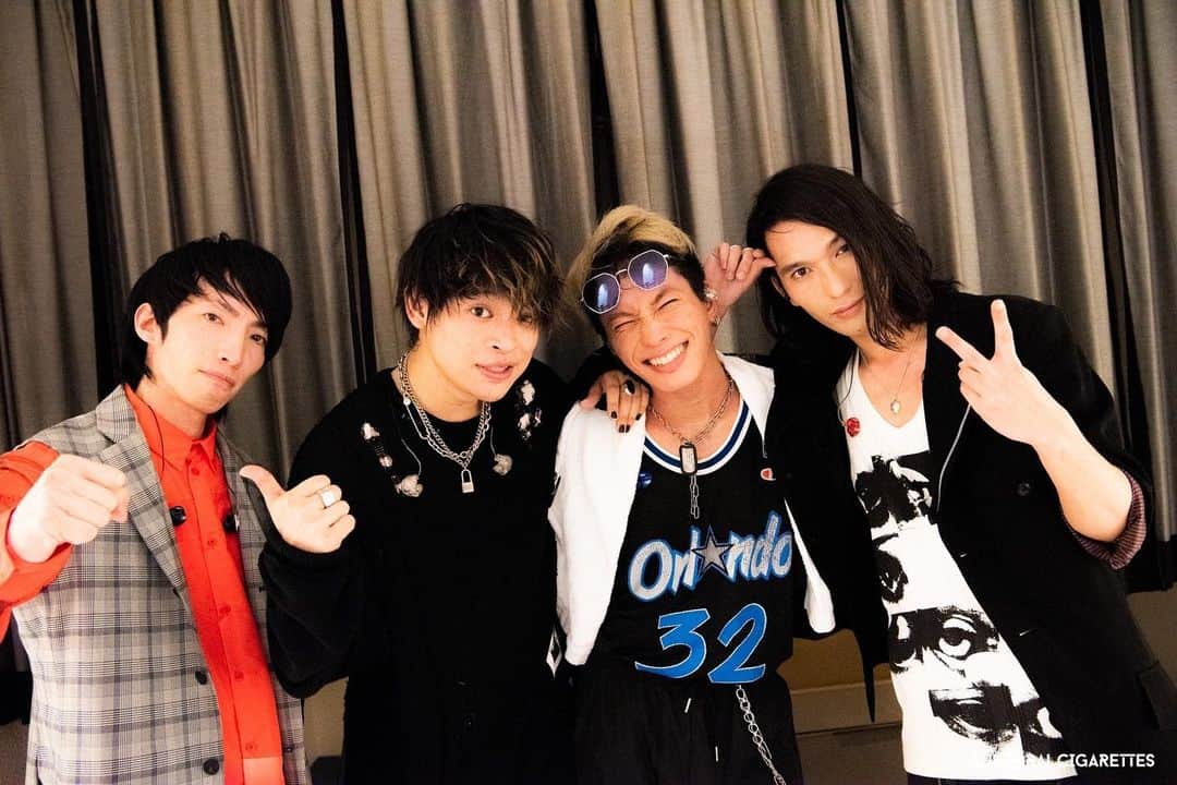 鈴木重伸のインスタグラム：「ONAKAMA 2021 ＠ 名古屋ガイシホール 久しぶりの3マン。 やっぱりカッコ良いなと改めて思わせてもらいました。 体調気を付けつつ、大阪、福岡もよろしくです。 photo by @satoshihata87」