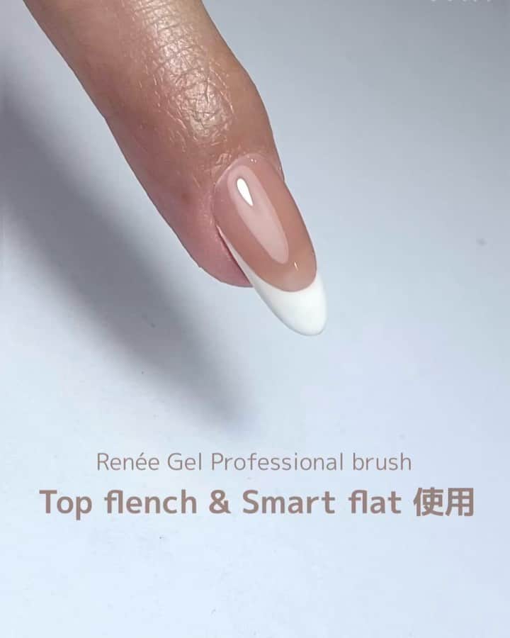 埜藤理恵のインスタグラム：「Renée Gel Professional brush﻿ Top french & Smart flatを使用した﻿ フレンチムービー🎥﻿ 工程動画も撮影したので﻿ 編集できたらアップします😊﻿ 初回の販売で完売しておりますが﻿ また入荷次第お知らせします✨﻿ ﻿ (土台は自爪が短いモデルなのでapresで長さだしして バーチャルカラーを塗っています) ﻿ nailsalon Renée®︎﻿ ￣￣￣￣￣￣￣￣﻿ リピート率95%﻿ TV.メディア出演﻿ スタッフ全員資格保持者﻿ カラー300種類以上﻿ パーツ1000種類以上﻿ 雑誌掲載デザイン多数﻿ ﻿ ﻿ ﻿ ▫︎Renée梅田本店﻿ 【open-close】10:00〜21:00﻿ 【定休日】不定休﻿ 【add】大阪市北区堂山町15-23-908﻿ ﻿ ▫︎Renée les deux梅田店﻿ 【open-close】10:00〜21:00﻿ 【定休日】不定休﻿ 【add】大阪市北区堂山町15-23-1003﻿ ﻿ ▫︎Renée by Beauland Ashiya芦屋店﻿ 【open-close】10:00〜21:00﻿ 【定休日】不定休﻿ 【add】芦屋市業平町6-11 Ashiya grotto 302﻿ ﻿ ﻿ ﻿ ﻿ ▶︎▶︎▶︎初回クーポンご利用頂けます﻿ ￣￣￣￣￣￣￣￣￣￣￣￣￣￣￣￣﻿ ご予約はプロフィールTOPのリンク内﻿ URLをご利用下さい。﻿ ﻿ ﻿ ﻿ メニューに迷った方やご相談は…﻿ ﻿ 　　🤍Renée公式LINE🤍﻿ ─────────────﻿  【@bos7903t】←※@から入力🔍﻿ ﻿ ﻿ ﻿ ﻿ ﻿ #nail#nails#gelnails#nailart#ネイル#ジェルネイル#美甲#네일#젤네일#冬ネイル#nailsalonrenee#ネイルサロンレネ﻿ #大阪ネイルサロン#梅田ネイルサロン#芦屋ネイルサロン#神戸#芦屋#beauland#冬ネイル﻿ #芦屋ネイルサロン#love#instagood﻿」