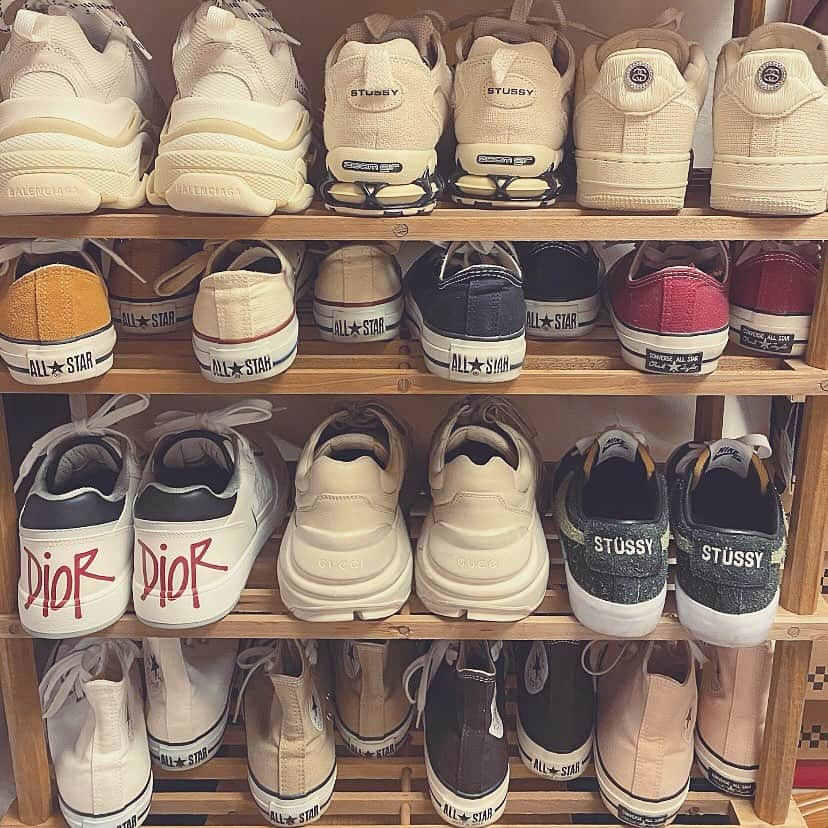 Maiさんのインスタグラム写真 - (MaiInstagram)「・ スニーカーはやっぱり踵のデザインが可愛いのが好きだなー♡ ・ #sneakers #スニーカー #stussy #nike #stussynike #nikeairforce1 #af1 #airzoomspiridoncage2 #balenciaga #balenciagatriples #バレンシアガ #トリプルS #converse #コンバース #dior #diorsneakers #gucci #guccisneakers #スニーカー収納」1月24日 21時44分 - maimaimai1016