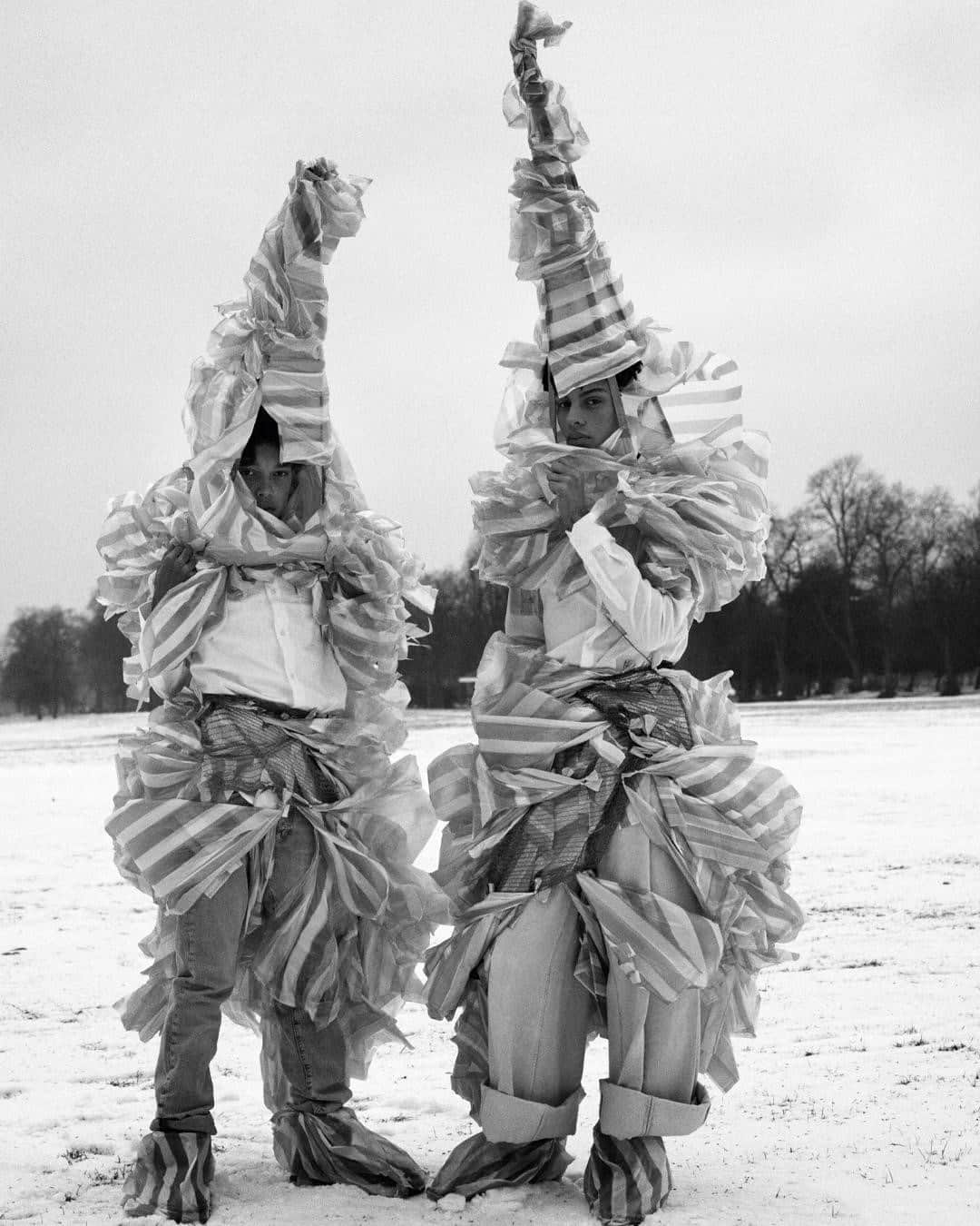 i-Dさんのインスタグラム写真 - (i-DInstagram)「Snow Day! ❄️⁣⁠ ⁣⁠ [The New Fashion Rebels, no. 352, 2018]⁣⁠ .⁣⁠ .⁣⁠ .⁣⁠ Photography Tim Walker⁣⁠ Styling Ibrahim Kamara⁣⁠ #Snow #SnowDay」1月24日 21時38分 - i_d