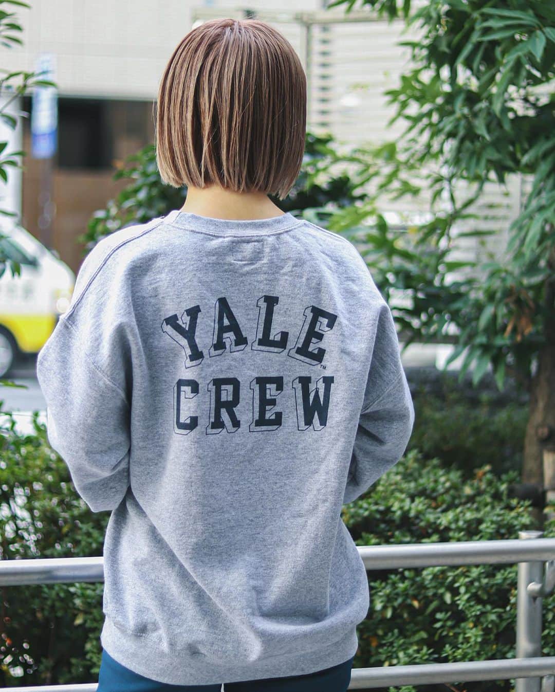 JOINT WORKSさんのインスタグラム写真 - (JOINT WORKSInstagram)「﻿ ﻿ 【 SUNNY SPORTS YALE vintage クルースウェット】﻿ ﻿ 愛くるしいプリントが施された﻿ SUNNY SPORTSのカレッジコラボシリーズのスウェット。﻿ ﻿ 今回は８校あるアイビーリーグの中からYALE大学をセレクト。﻿ フロントには"HANDSOME DAN ハンサム・ダン"(イェール大学の運動部でマスコットを務めるブルドッグの名跡)のクラシカルなロゴやイラストをプリントしています。﻿ ﻿ SIZE :  FREE﻿ COL : gray , white﻿ ¥ 8,200 +tax ﻿ ﻿ ---------------------------------------------------﻿ ﻿ 【SHOP LIST】﻿ ﻿ JOINT WORKS SHINJUKU﻿ 035-363-7572﻿ ﻿ JOINT WORKS MARK IS MINATOMIRAI﻿ 045-640-0177﻿ ﻿ JOINT WORKS LALA PPORT TOKYO-BAY﻿ 047-421-7101﻿ ﻿ ﻿ ﻿ #jointworks ﻿ #baycrews﻿ #2021ss﻿ #newitem ﻿ #newarrivals﻿  #mensfashion﻿  #ladysfashion﻿ #sunnysports﻿ #yale」1月24日 21時43分 - jointworks.jp