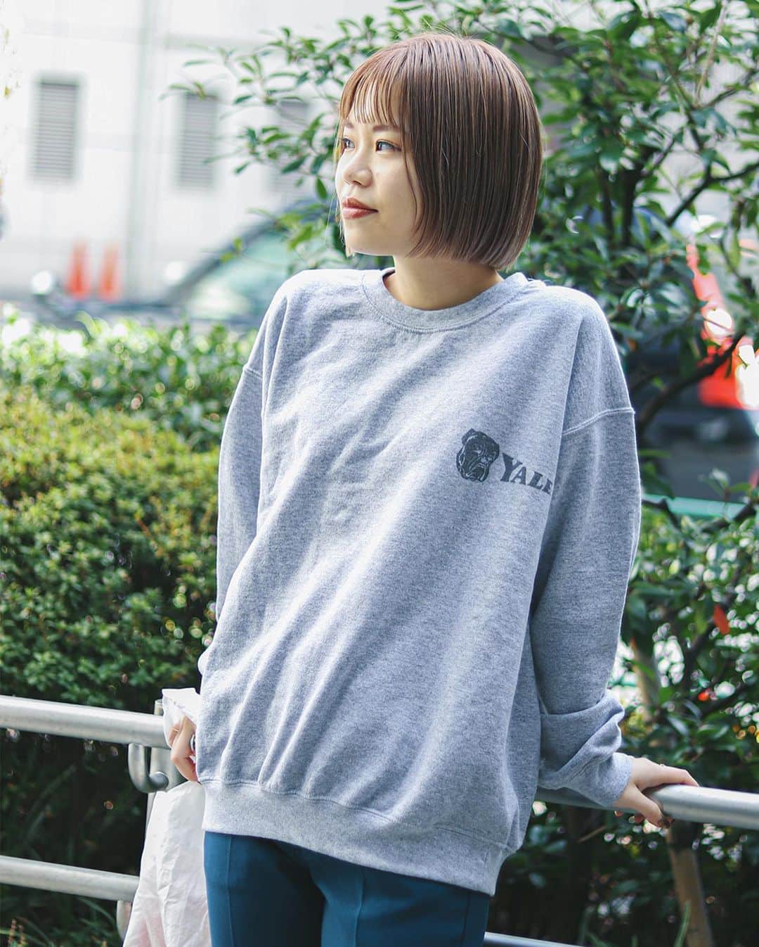 JOINT WORKSさんのインスタグラム写真 - (JOINT WORKSInstagram)「﻿ ﻿ 【 SUNNY SPORTS YALE vintage クルースウェット】﻿ ﻿ 愛くるしいプリントが施された﻿ SUNNY SPORTSのカレッジコラボシリーズのスウェット。﻿ ﻿ 今回は８校あるアイビーリーグの中からYALE大学をセレクト。﻿ フロントには"HANDSOME DAN ハンサム・ダン"(イェール大学の運動部でマスコットを務めるブルドッグの名跡)のクラシカルなロゴやイラストをプリントしています。﻿ ﻿ SIZE :  FREE﻿ COL : gray , white﻿ ¥ 8,200 +tax ﻿ ﻿ ---------------------------------------------------﻿ ﻿ 【SHOP LIST】﻿ ﻿ JOINT WORKS SHINJUKU﻿ 035-363-7572﻿ ﻿ JOINT WORKS MARK IS MINATOMIRAI﻿ 045-640-0177﻿ ﻿ JOINT WORKS LALA PPORT TOKYO-BAY﻿ 047-421-7101﻿ ﻿ ﻿ ﻿ #jointworks ﻿ #baycrews﻿ #2021ss﻿ #newitem ﻿ #newarrivals﻿  #mensfashion﻿  #ladysfashion﻿ #sunnysports﻿ #yale」1月24日 21時43分 - jointworks.jp