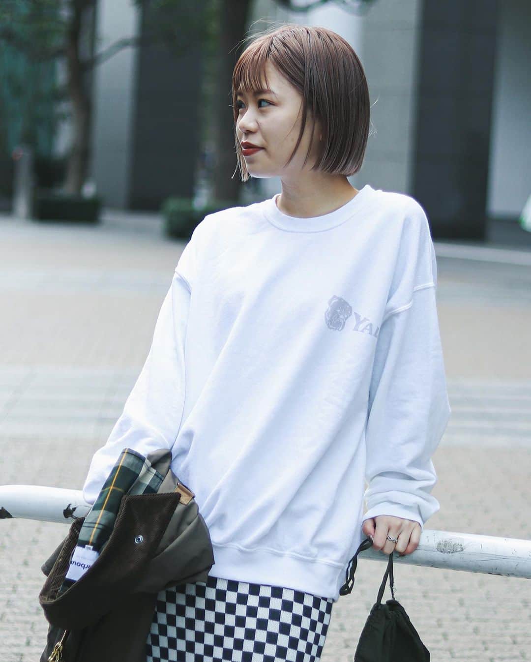 JOINT WORKSさんのインスタグラム写真 - (JOINT WORKSInstagram)「﻿ ﻿ 【 SUNNY SPORTS YALE vintage クルースウェット】﻿ ﻿ 愛くるしいプリントが施された﻿ SUNNY SPORTSのカレッジコラボシリーズのスウェット。﻿ ﻿ 今回は８校あるアイビーリーグの中からYALE大学をセレクト。﻿ フロントには"HANDSOME DAN ハンサム・ダン"(イェール大学の運動部でマスコットを務めるブルドッグの名跡)のクラシカルなロゴやイラストをプリントしています。﻿ ﻿ SIZE :  FREE﻿ COL : gray , white﻿ ¥ 8,200 +tax ﻿ ﻿ ---------------------------------------------------﻿ ﻿ 【SHOP LIST】﻿ ﻿ JOINT WORKS SHINJUKU﻿ 035-363-7572﻿ ﻿ JOINT WORKS MARK IS MINATOMIRAI﻿ 045-640-0177﻿ ﻿ JOINT WORKS LALA PPORT TOKYO-BAY﻿ 047-421-7101﻿ ﻿ ﻿ ﻿ #jointworks ﻿ #baycrews﻿ #2021ss﻿ #newitem ﻿ #newarrivals﻿  #mensfashion﻿  #ladysfashion﻿ #sunnysports﻿ #yale」1月24日 21時43分 - jointworks.jp