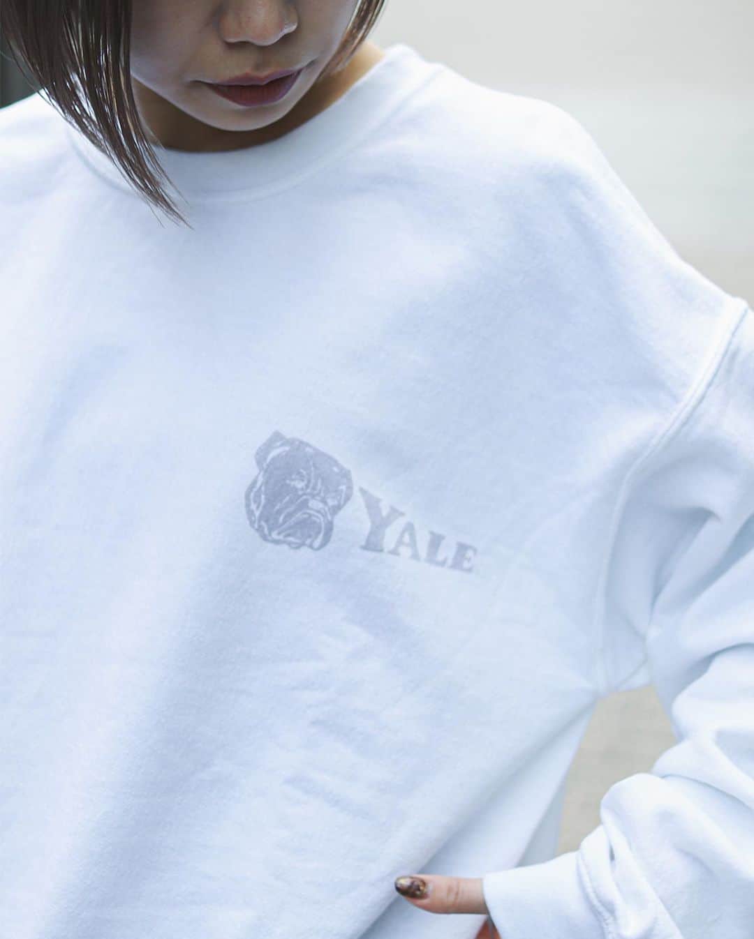 JOINT WORKSさんのインスタグラム写真 - (JOINT WORKSInstagram)「﻿ ﻿ 【 SUNNY SPORTS YALE vintage クルースウェット】﻿ ﻿ 愛くるしいプリントが施された﻿ SUNNY SPORTSのカレッジコラボシリーズのスウェット。﻿ ﻿ 今回は８校あるアイビーリーグの中からYALE大学をセレクト。﻿ フロントには"HANDSOME DAN ハンサム・ダン"(イェール大学の運動部でマスコットを務めるブルドッグの名跡)のクラシカルなロゴやイラストをプリントしています。﻿ ﻿ SIZE :  FREE﻿ COL : gray , white﻿ ¥ 8,200 +tax ﻿ ﻿ ---------------------------------------------------﻿ ﻿ 【SHOP LIST】﻿ ﻿ JOINT WORKS SHINJUKU﻿ 035-363-7572﻿ ﻿ JOINT WORKS MARK IS MINATOMIRAI﻿ 045-640-0177﻿ ﻿ JOINT WORKS LALA PPORT TOKYO-BAY﻿ 047-421-7101﻿ ﻿ ﻿ ﻿ #jointworks ﻿ #baycrews﻿ #2021ss﻿ #newitem ﻿ #newarrivals﻿  #mensfashion﻿  #ladysfashion﻿ #sunnysports﻿ #yale」1月24日 21時43分 - jointworks.jp