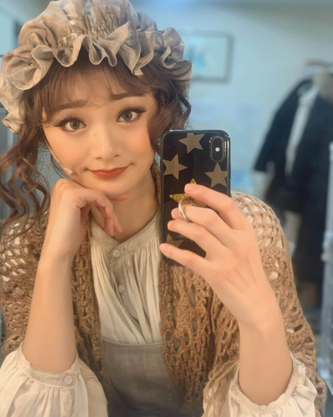 内田美麗（麗奈ゆう）さんのインスタグラム写真 - (内田美麗（麗奈ゆう）Instagram)「久々にポートレートで撮ってみたよ🦦✨❤️ 他の写真と全然顔違うじゃん！！！とか言わないでね🤣笑  衣装の中で一番村人が好きです❤️❤️  大阪も残りあと4回です！！！  一回一回を大切に！！！ 明日も頑張ります✨✨✨  #ポーの一族#ミュージカル#musical#ポートレート」1月24日 21時53分 - miretan29