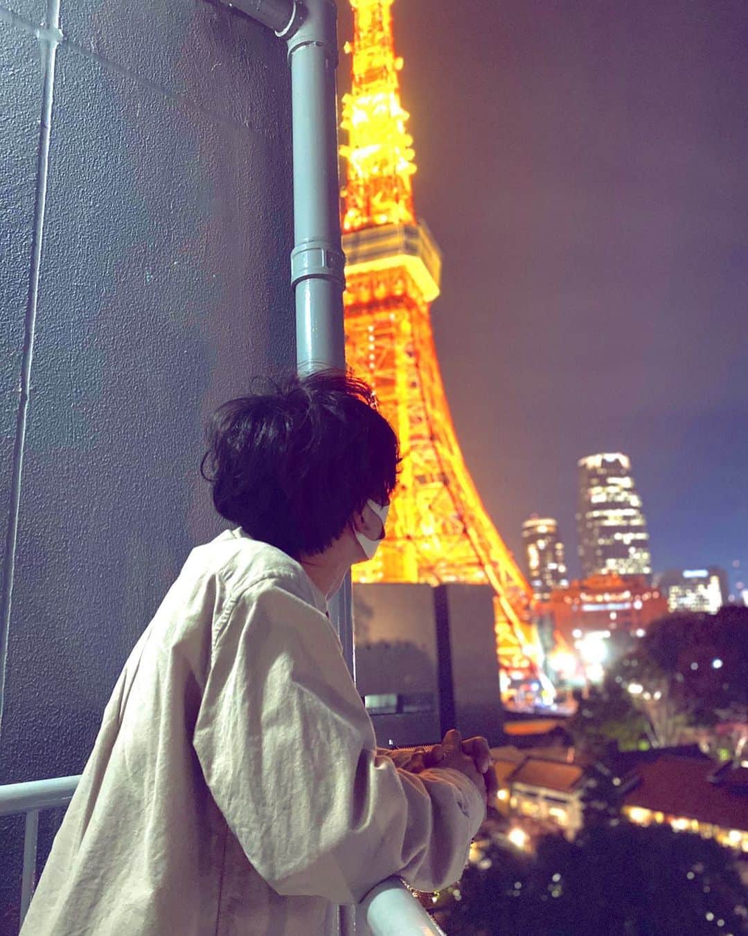 長島涼平のインスタグラム：「あれかぁ、東京タワーっつーのは  photo by フレンズマネージャーおのま  #東京タワー」