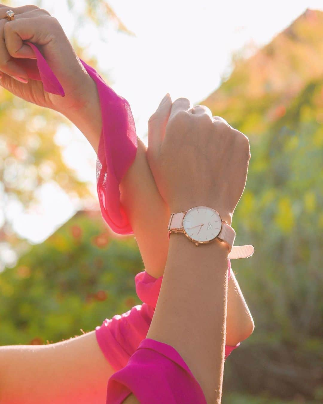 Aakriti Ranaさんのインスタグラム写真 - (Aakriti RanaInstagram)「The pinker the better! 😉  Adding final touches to my outfit with my favourite @DanielWellington Rosewater watch 💕 End of Season sale at @danielwellington. Shop some of your favourite pieces at 20% off. Plus, you guys get an additional 15% off with my code AAKRITI  #danielwellington  📸 @thirddimension  Outfit from @ordinaree_  Location- @thewestinpushkar   #aakritirana #ad #watch #lookbook #ootd #outfitoftheday #pink #lovepink #goldenhour」1月24日 21時56分 - aakritiranaofficial