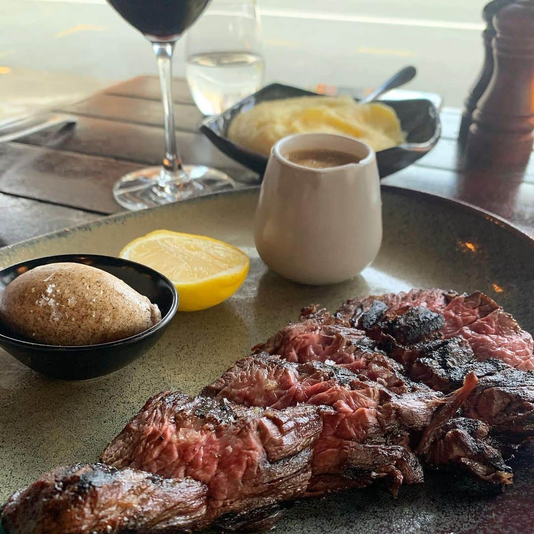 Reimiさんのインスタグラム写真 - (ReimiInstagram)「Anniversary dinner 🤍🤍🤍 このハラミの写真だけで🍚いけるわ🤤  #goldcoast #australia #dinner #anniversary #foodie #skirtsteak #coodinate #オーストラリア #ゴールドコースト」1月24日 22時08分 - reimiworld