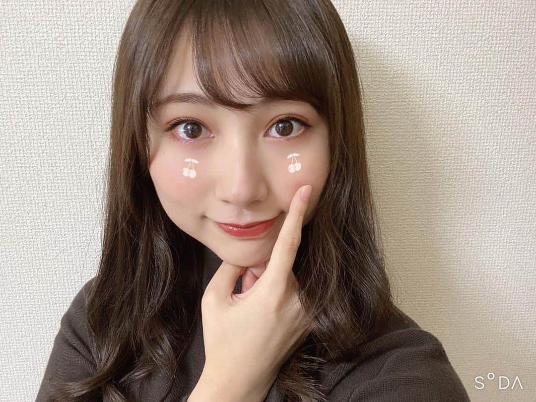 米徳京花さんのインスタグラム写真 - (米徳京花Instagram)「SODAで撮ったセルフィー🍒 　 人気カメラアプリ @sodacam_jp は いろいろな種類のフィルターが使えて、 アプリ内でパーソナルカラー診断も出来ちゃうよ👩🏻‍🦰🧡 　 #盛り方は自分次第 #soda #ソーダ #エフェクト #セルフィ #セルフィー #セルフィー女子 #さくらんぼ #さくらんぼ🍒」1月24日 22時27分 - miss2chuo__2020
