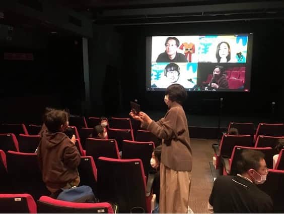 井浦新さんのインスタグラム写真 - (井浦新Instagram)「本日は金沢のシネモンドで こども映画教室のアフレコ体験を開催しました 少し練習しただけでしっかり吸収して 本番で個性豊かに演る子供たちの表現力 素晴らしかった！感動しました 参加してくれた皆さん ありがとうございました スタッフの皆さんもありがとうございます お疲れ様でした  これからも様々な映画人がこども映画教室を通じて 無限に広がる未来の才能たちと 出逢ってほしいです  最後はデビュー作【#ワンダフルライフ】の舞台挨拶 当時を思い起こしながらディスカッション 心地の良い時間を過ごしました  #シネモンド  #こども映画教室 #ミニシアターツアー北陸  #savethecinema #minitheaterpark」1月24日 22時31分 - el_arata_nest