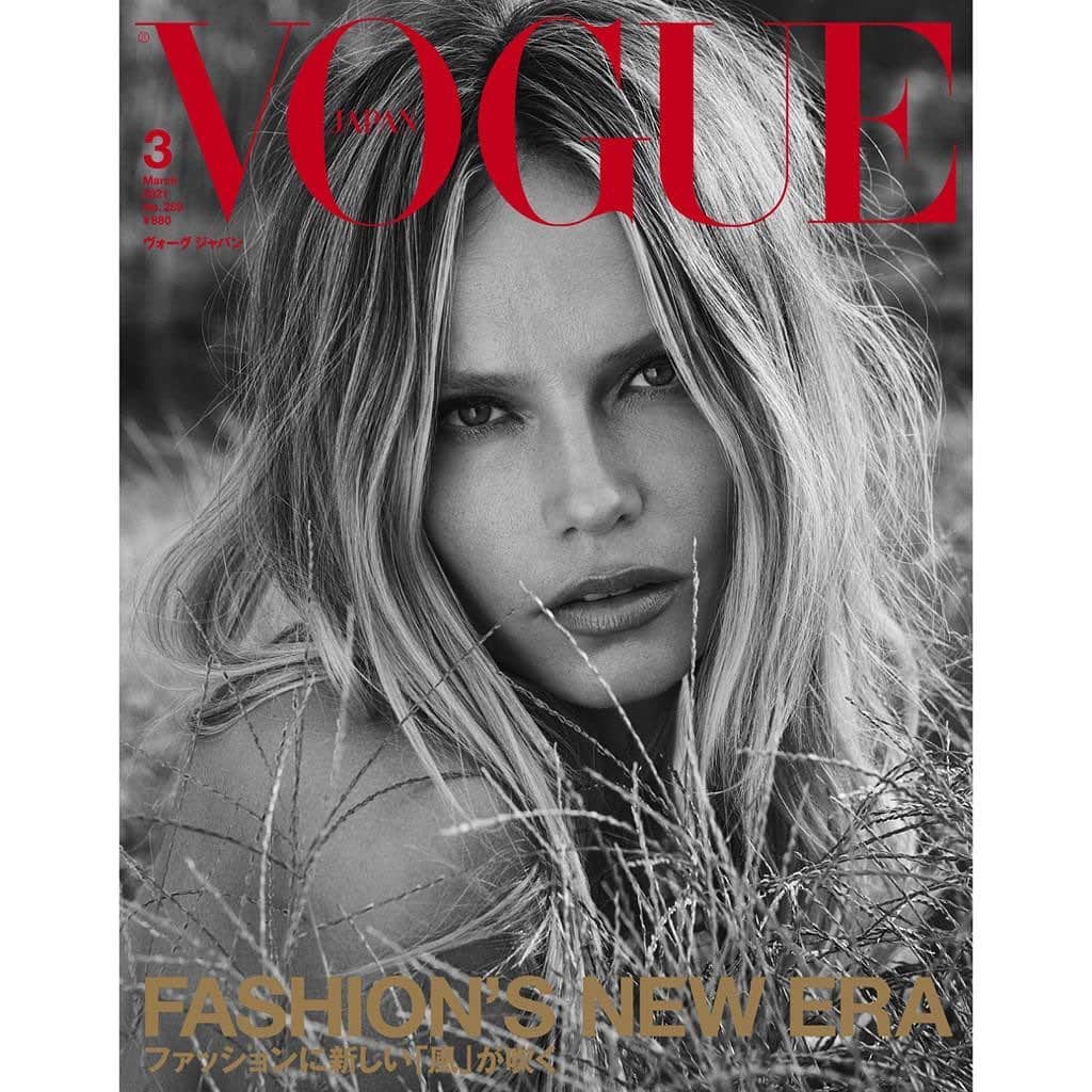 アンナ・デッロ・ルッソのインスタグラム：「Amazing Natasha❤️❤️❤️ @natashapoly for @voguejapan🇯🇵 March issue by  @luigiandiango 📸 @luigimurenu  styled by @annadellorusso makeup @georgisandev 💄hair @pierpaololaihair 💇@pg_dmcasting @2bmanagement wearing @isabelmarant @maisonmargiela  @maisonvalentino @gucci and @undergroundengland.since1981 boot  @thecomplainers wool cap❣️」