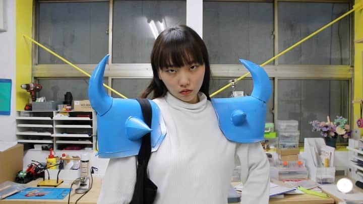 藤原麻里菜のインスタグラム：「The GOUF(from GUNDAM) shoulder pads to solve a problem of sloped shoulders _ music @kuchucamera  _ #uselessstuff #mudazukuri #無用發明 #無駄づくり _ #DIY #gundam #gouf #gunpla #slopedshoulderadjustment」
