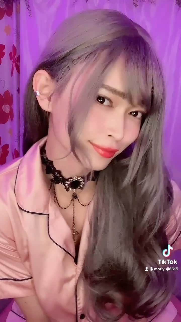 森友二のインスタグラム：「#tiktok  より女装を極めようかと。  ┈┈┈┈┈┈┈┈┈┈┈┈┈┈ #森友二 #moriyuji  #🇯🇵 #🇵🇭 #🇪🇸 #モデル #model #美容師  #TikTok #TikToker #TikTokJapan #女装 #エレナ姉さん」