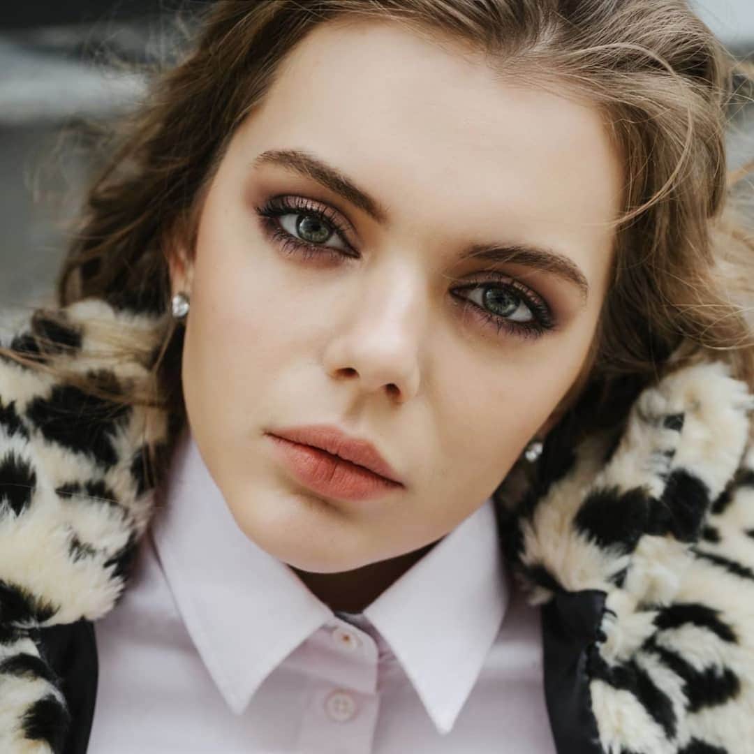 Portrait|Life|Fashion|Faceのインスタグラム：「Selection by  @nevalsicilli ━━━━━━━━━━━━━━━━━━━ Photo by @afgankarahan  Model @yaneskoru   Congratulations!  ━━━━━━━━━━━━━━━━━━━ Team #portraitmood Founder @humanistagram  ━━━━━━━━━━━━━━━━━━━ . . . . . . .  #portraiture| #portraitphotography | #portraits | #portraitpage | #portraitmood| #makeportraits | #gramslayers| #portrait_perfection | #portrait_shots | #canon | #nikon | #makeup | #portraitphotographer | #pursuitofportraits | #postthepeople | #moodyports  #portrait_universe | #portraits_mf | #portraitsmag| #discoverportrait | #ig_portrait | #portraitsvisuals | #portraitoftheday | #creativeportraits | #nextvisualportraits | #theportraitpr0ject | #portrait_vision | #vsco #vscogram #instagood」