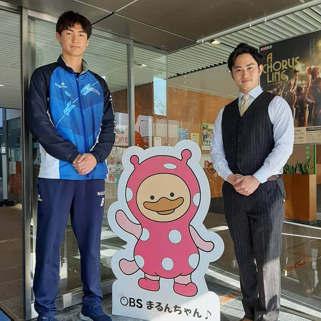 渡邉敬大のインスタグラム：「月曜11時からは  #ヴァイセラバーズ 🏐🦅  1/18は川口喬選手👦 2週間ぶりの出演😲笑  16.17日に行われた ホームゲームの話など聴きました🎤  勝利まであと少し！ 今月末は #ホームからの逆襲 へ🔥  #大分三好ヴァイセアドラー #大分放送 #わたなべけいた #渡辺敬大 #アナウンサー」