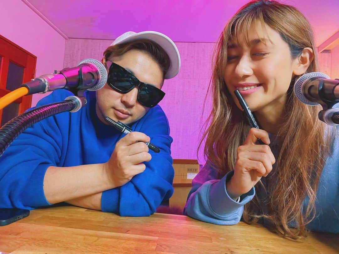 片桐舞子のインスタグラム：「𝙏𝙃𝙄𝙎 𝙄𝙎 𝙇𝙄𝙑𝙀 個別サイン会𝐷𝑎𝑦1  参加してくれたみんな ありがとう 楽しかったね！！！！！  ずーっとずーっと みんなの顔見れてなかったから…  顔見て話せて本当に嬉しくて 一日中優しい気持ちで過ごせました❤︎  そしてCrewのみんな本当に マナー良くルールを守って参加してくれて　 「うちの子たちすごい」って自慢ですわ  みんな楽しんでくれたかしら？？  テンション上がり続きな週末 明日も明後日も 個別サイン会参加の皆様宜しくね❤︎  #mays#めいず#ペンを鼻に挿しめいず」