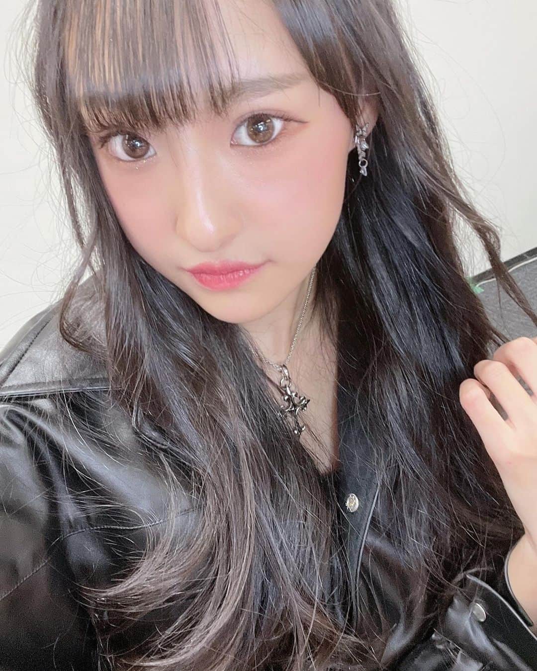 岡本怜奈さんのインスタグラム写真 - (岡本怜奈Instagram)「♡﻿ 🖤🖤🖤﻿ ﻿ 黒コーデ好き〜🥷🖤﻿ ﻿ #fashion﻿ ✔️ 𝒍𝒆𝒂𝒕𝒉𝒆𝒓 𝒋𝒂𝒄𝒌𝒆𝒕 #emoda (@emoda_official)﻿ ✔️ 𝒔𝒉𝒐𝒓𝒕𝒔  #volcan_aphrodite (@volcan_official)﻿ ✔️𝑲𝒏𝒆𝒆 𝒉𝒊𝒈𝒉 𝒃𝒐𝒐𝒕𝒔 #夢展望﻿ (@yumetenbo_official)﻿ ✔️𝒆𝒂𝒓𝒓𝒊𝒏𝒈𝒔  #bubbles (@bubblestokyo)﻿ ♡﻿ ♡﻿ #nmb48 #岡本怜奈 #れなたん #たんたんコーデ﻿ #コーデ #ファッション #ブラックコーデ﻿ #モノトーンコーデ #ワントーンコーデ #黒 ﻿ #ブラック #レザージャケット #ニーハイブーツ﻿ #happy #Instagood ﻿」1月24日 23時05分 - renatan1222