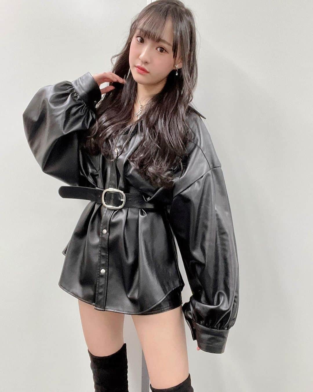 岡本怜奈さんのインスタグラム写真 - (岡本怜奈Instagram)「♡﻿ 🖤🖤🖤﻿ ﻿ 黒コーデ好き〜🥷🖤﻿ ﻿ #fashion﻿ ✔️ 𝒍𝒆𝒂𝒕𝒉𝒆𝒓 𝒋𝒂𝒄𝒌𝒆𝒕 #emoda (@emoda_official)﻿ ✔️ 𝒔𝒉𝒐𝒓𝒕𝒔  #volcan_aphrodite (@volcan_official)﻿ ✔️𝑲𝒏𝒆𝒆 𝒉𝒊𝒈𝒉 𝒃𝒐𝒐𝒕𝒔 #夢展望﻿ (@yumetenbo_official)﻿ ✔️𝒆𝒂𝒓𝒓𝒊𝒏𝒈𝒔  #bubbles (@bubblestokyo)﻿ ♡﻿ ♡﻿ #nmb48 #岡本怜奈 #れなたん #たんたんコーデ﻿ #コーデ #ファッション #ブラックコーデ﻿ #モノトーンコーデ #ワントーンコーデ #黒 ﻿ #ブラック #レザージャケット #ニーハイブーツ﻿ #happy #Instagood ﻿」1月24日 23時05分 - renatan1222