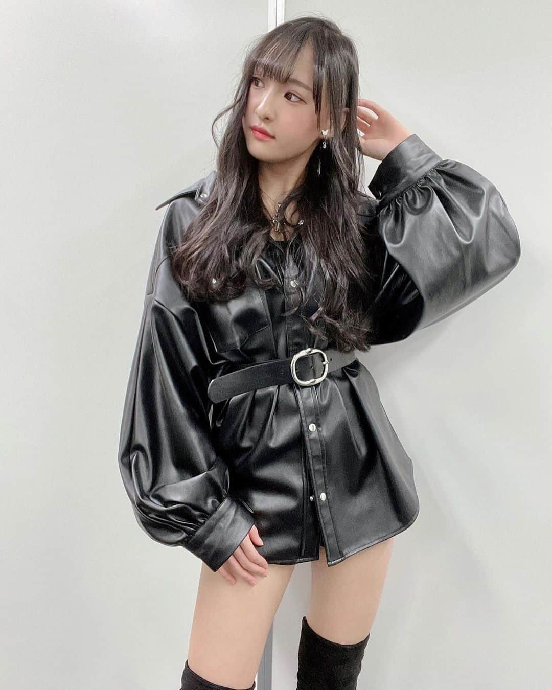 岡本怜奈さんのインスタグラム写真 - (岡本怜奈Instagram)「♡﻿ 🖤🖤🖤﻿ ﻿ 黒コーデ好き〜🥷🖤﻿ ﻿ #fashion﻿ ✔️ 𝒍𝒆𝒂𝒕𝒉𝒆𝒓 𝒋𝒂𝒄𝒌𝒆𝒕 #emoda (@emoda_official)﻿ ✔️ 𝒔𝒉𝒐𝒓𝒕𝒔  #volcan_aphrodite (@volcan_official)﻿ ✔️𝑲𝒏𝒆𝒆 𝒉𝒊𝒈𝒉 𝒃𝒐𝒐𝒕𝒔 #夢展望﻿ (@yumetenbo_official)﻿ ✔️𝒆𝒂𝒓𝒓𝒊𝒏𝒈𝒔  #bubbles (@bubblestokyo)﻿ ♡﻿ ♡﻿ #nmb48 #岡本怜奈 #れなたん #たんたんコーデ﻿ #コーデ #ファッション #ブラックコーデ﻿ #モノトーンコーデ #ワントーンコーデ #黒 ﻿ #ブラック #レザージャケット #ニーハイブーツ﻿ #happy #Instagood ﻿」1月24日 23時05分 - renatan1222