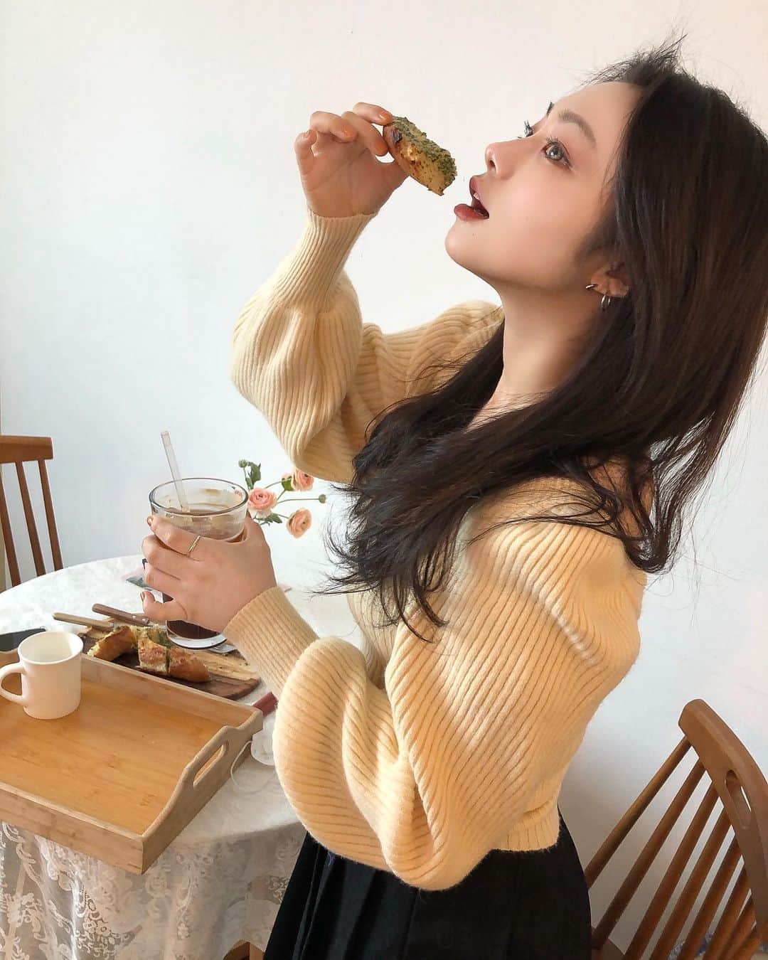 キム・ソンウさんのインスタグラム写真 - (キム・ソンウInstagram)「요기 마늘바게트는 쬰맛 .. ㅠ ㅁ ㅠ」1月24日 23時05分 - seon_uoo