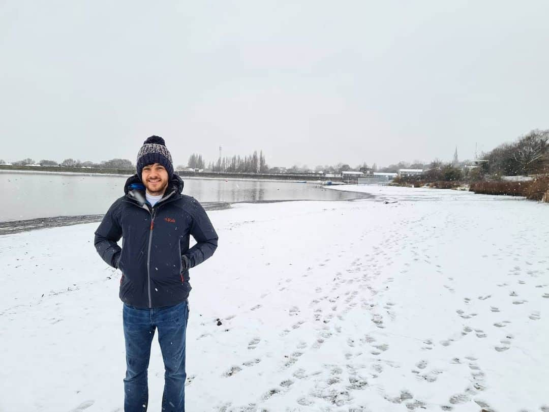 ジェニファー・ピンチズさんのインスタグラム写真 - (ジェニファー・ピンチズInstagram)「Yesterday vs today!! 💖 Swipe for snow ❄ It finally came to London #snowday #london #lockdown #walks」1月24日 23時06分 - jennifer.pinches