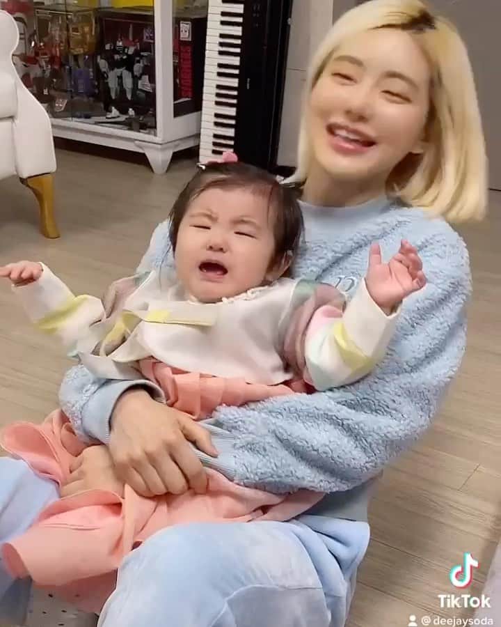 Dj Sodaのインスタグラム：「작고 소중한 조카의 첫번째 생일!!🥰🐥 Congratulations on my niece's first birthday.🎂❤️🍼」