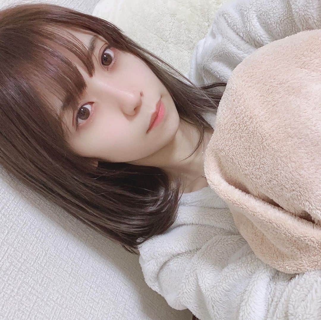 秋山依里さんのインスタグラム写真 - (秋山依里Instagram)「♡  新しい髪色がとても可愛いので見てください👀💘﻿ 娘に「ずっとこの色がいい☺️」って言われたので、カラーヘア用シャンプーを買い直そうと思ってるちょろいお母さんは私です﻿  ﻿ @press.nabe﻿ ﻿  #press #コスプレイヤー #被写体 #透明感 #透明感カラー #ピンク系カラー #ヘアカラー #cosplaygirl #cosplayer #cosplayerofinstagram #selfie #model #japanesecosplayer #japanesegirl  #cosplayerofinstagram #selfiegram #自撮り #셀카 #自拍 #正妹 #模特 #いつかのあきやまさん」1月24日 23時10分 - akiyama__eri