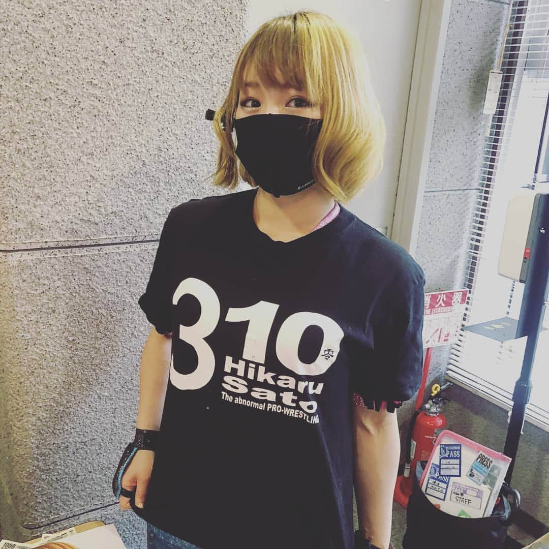 マドレーヌさんのインスタグラム写真 - (マドレーヌInstagram)「Photo by Twitter Thank you #派手髪 　 #カラートリートメント 　 #ツートンカラー　 #haircolor #yellow #yellowhair  #fit  #試合前 #プロレス　 #集中 #tension」1月24日 23時14分 - madeline_prowrestling