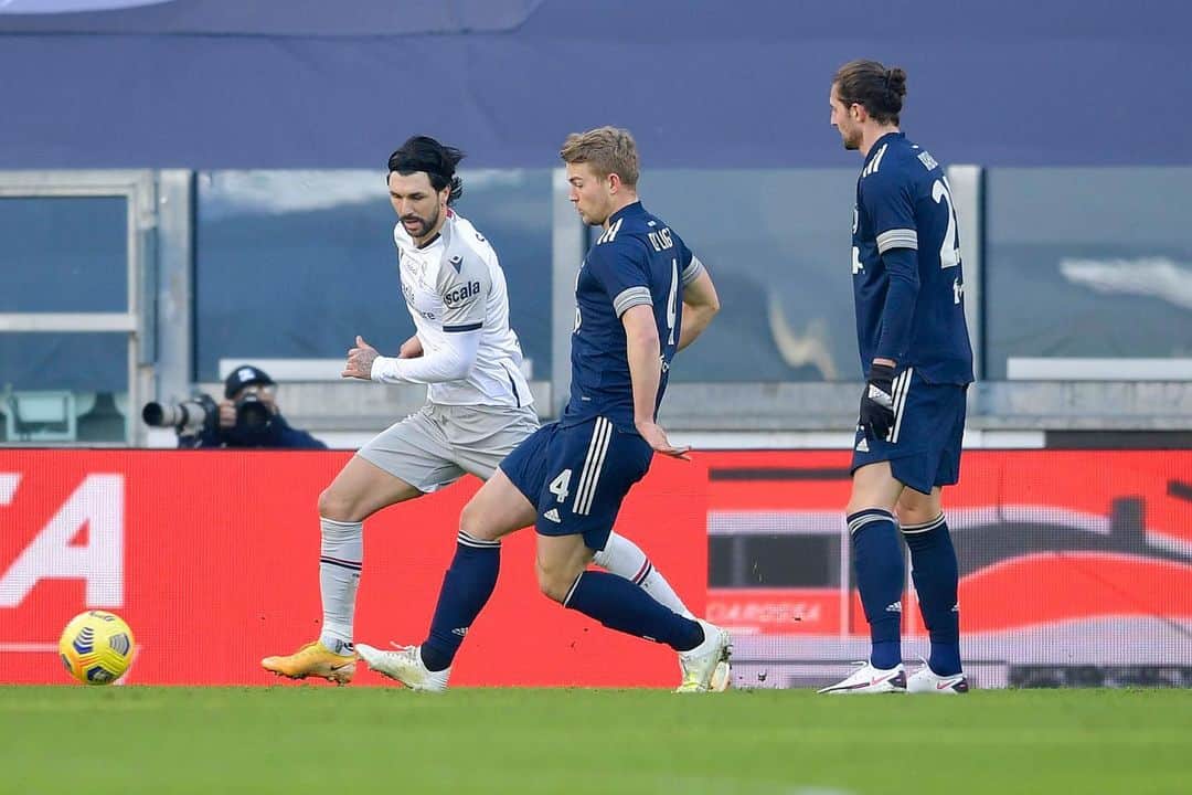 マタイス・デ・リフトのインスタグラム：「Glad to be back and the 3 points!! 💪🏻⚪️⚫️ #ForzaJuve」