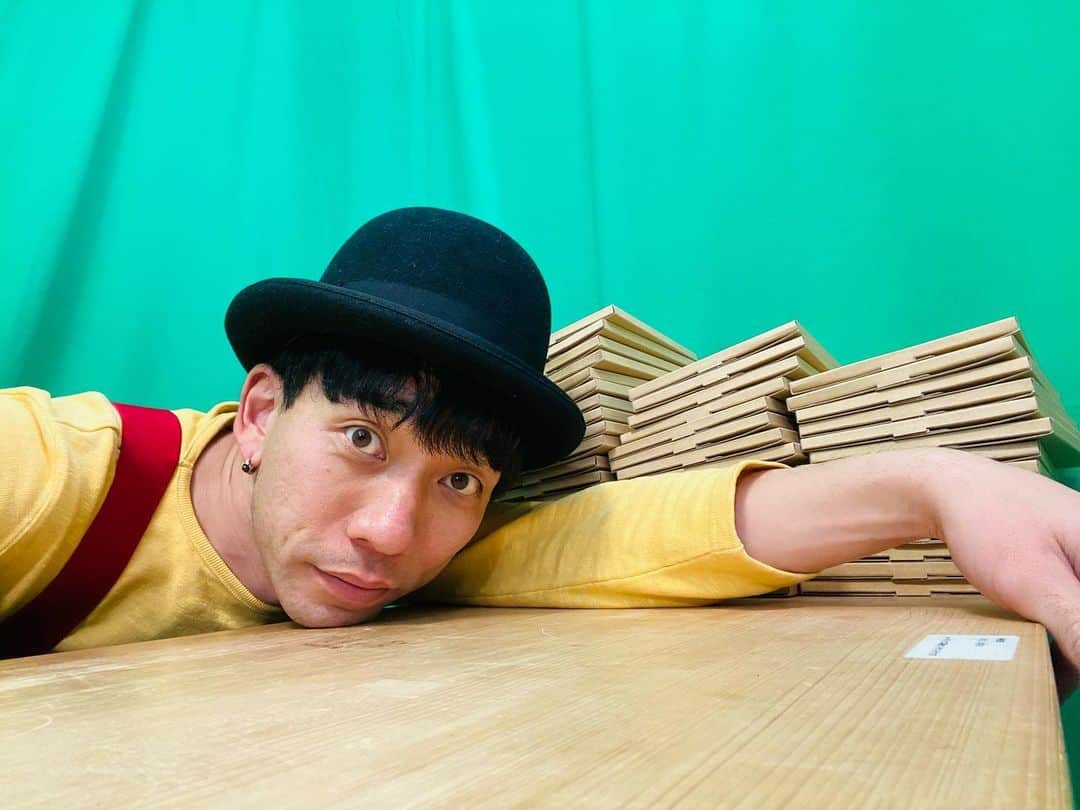 のインスタグラム：「オンラインサイン会たくさんのご参加ありがとうございました。オンラインとはいえ、みんなにひとつひとつサインしてたらとても元気をもらえました。手元に届くのを楽しみに待っていてください。」