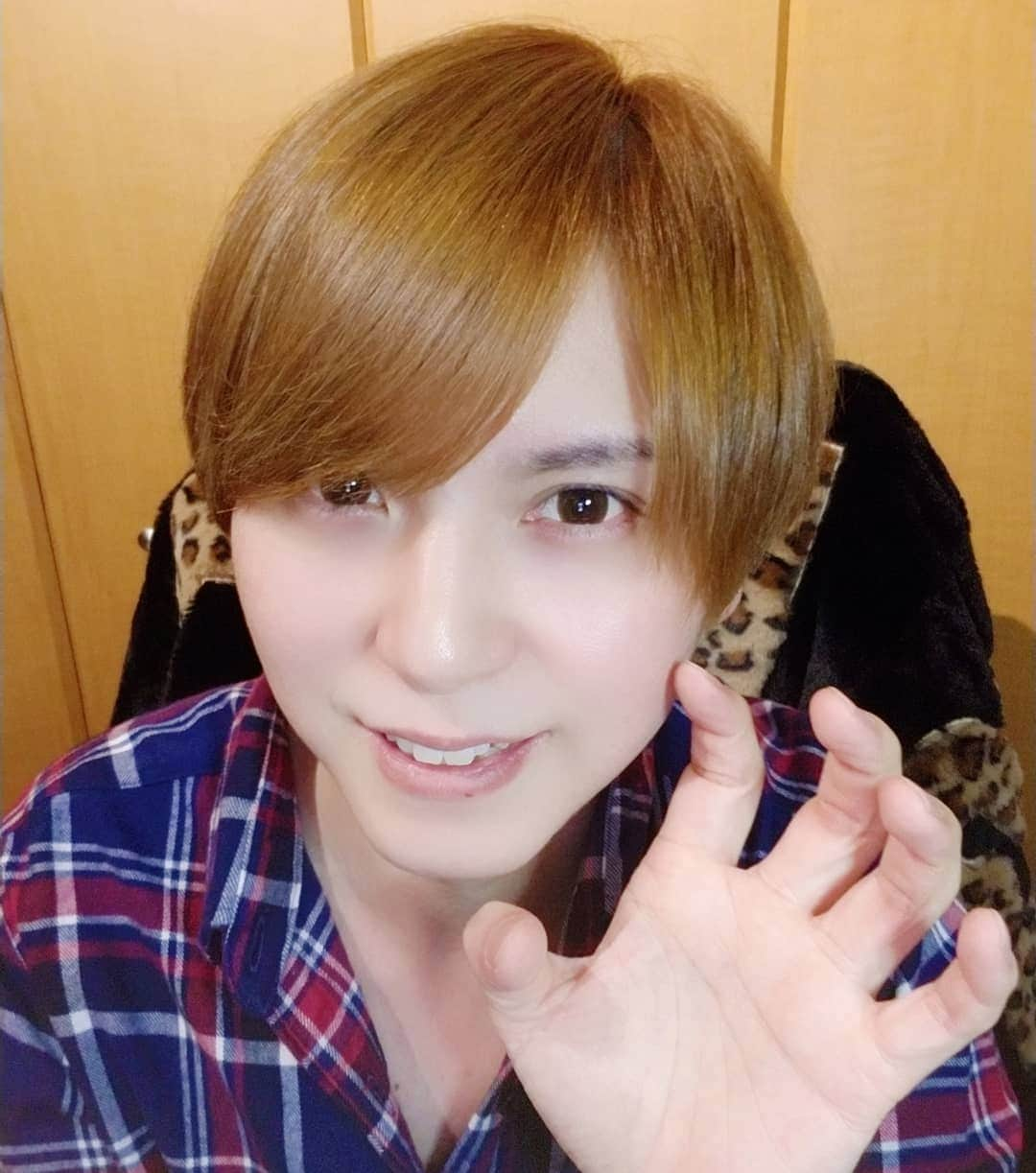 Yusukeのインスタグラム：「今日もBIGO LIVEの配信ありがとうございました✨後半は白熱したぁ～👊(笑)明日は噂のカップ麺を先ほど発見したのでラーメン試食配信しますー🍜美味しいかな？☺  BIGO LIVE ID：yusuke_drums  #bigolive  #配信 #カップ麺食べる」