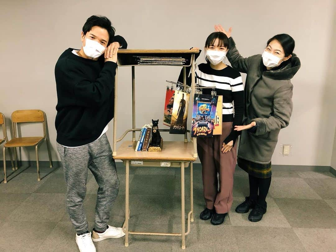 井上希美さんのインスタグラム写真 - (井上希美Instagram)「『Play a Life』２日目。  ヒカリエホールにご来場のみなさま、  ライブビューイング会場に足をお運びくださったみなさま、  リモート配信で楽しんでくださったみなさま、  応援してくださったみなさま、  こころから、ありがとうございました。  あっという間に、明日は千秋楽です。  最後まで丁寧に紡いでいきます。  稽古場で、三人で初めて撮った写真🤳  #playalife  #tiptap  #ヒカリエホール  #鼻水おばけ失礼致しました。」1月24日 23時38分 - non_inoue