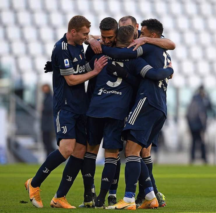 ロドリゴ・ベンタンクールのインスタグラム：「Tre punti preziosi, tre punti meritati. Bene così ragazzi! #JuveBologna #ForzaJuve @juventus @seriea  Tres puntos valiosos, tres puntos merecidos. A seguir así equipo! #JuveBologna #ForzaJuve @juventus @seriea」