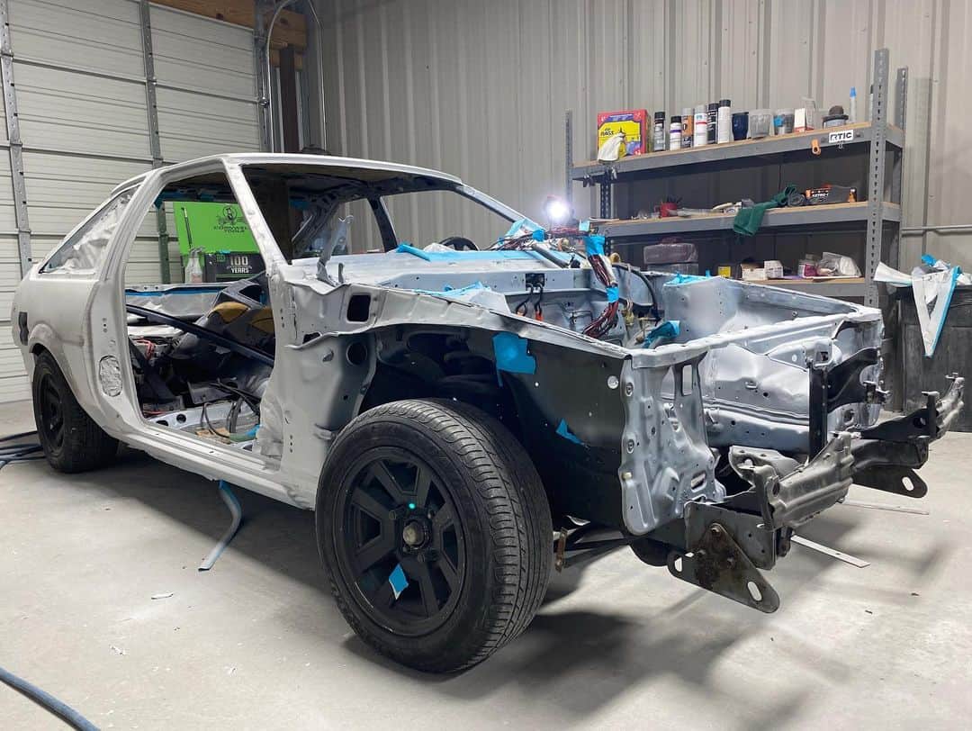 スティーブのインスタグラム：「The amount of detail and hard work @vividautobody is putting in to the Hachiroku #ae86 project is incredible!! We are so fortunate to have these guys close by and can’t wait to see this #pandatrueno finally come to life!! Follow this video series if you haven’t already on my YouTube channel StevesPOV and if you need an good honest body shop check out @vividautobody  間も無くパンダトレノになります！この板金屋の仕事が細かいし早いし！塗装は間も無く　#ハチロク #頭文字d」