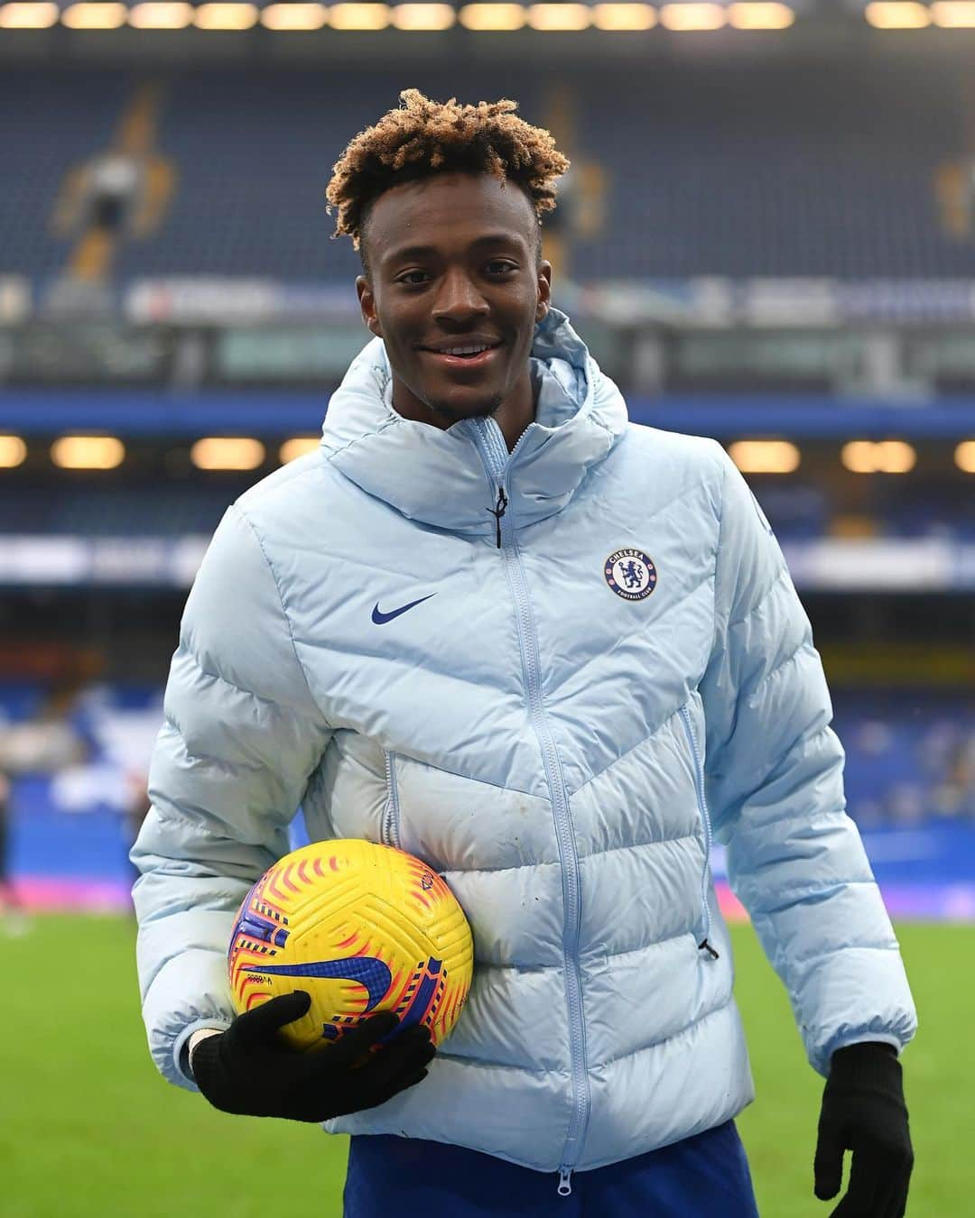 チェルシーFCさんのインスタグラム写真 - (チェルシーFCInstagram)「@TammyAbraham’s going home with the match ball! ⚽️👏 #CHELUT #CFC #Chelsea」1月25日 0時01分 - chelseafc