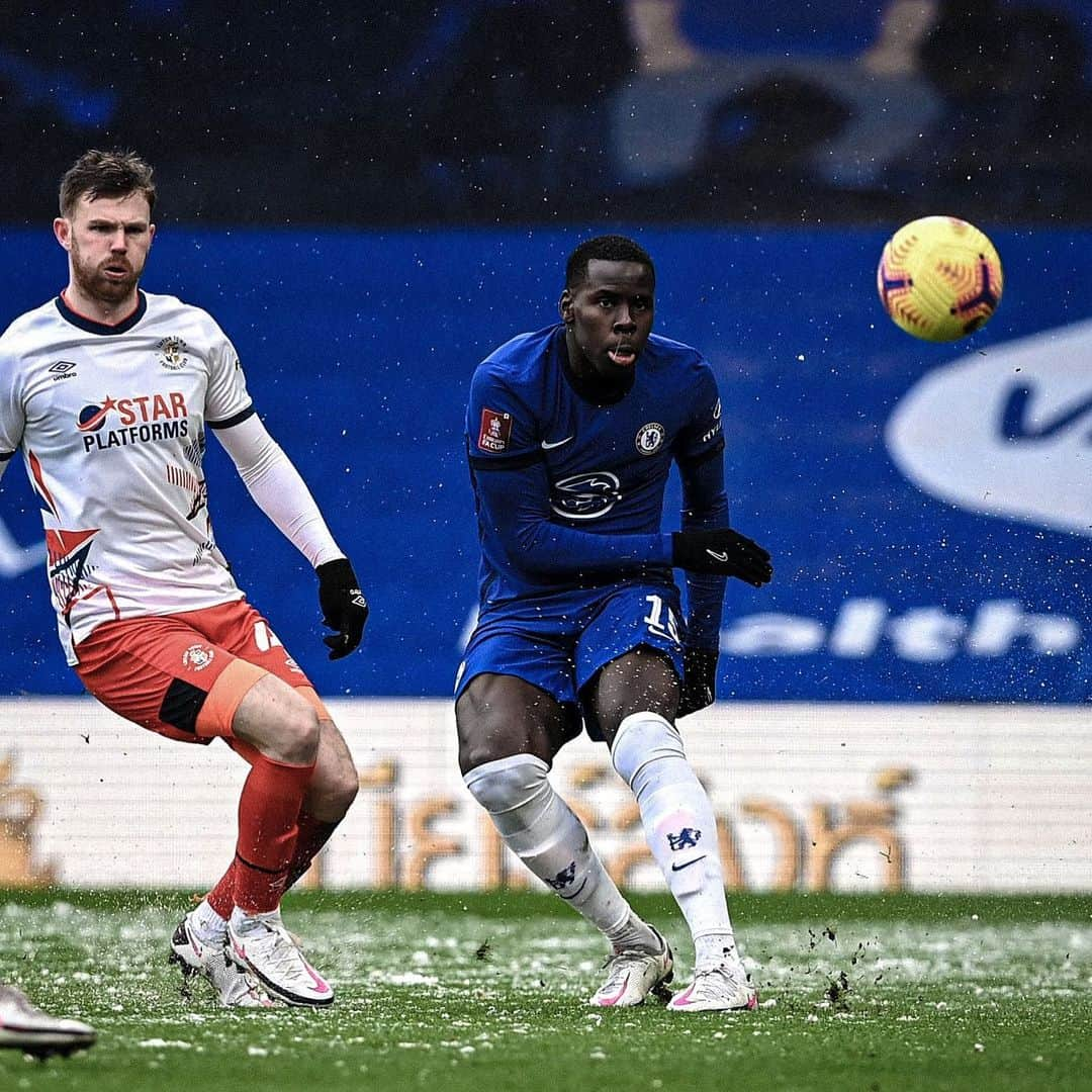 クル・ズマさんのインスタグラム写真 - (クル・ズマInstagram)「⚽️⚽️⚽️」1月25日 0時22分 - kurtzouma