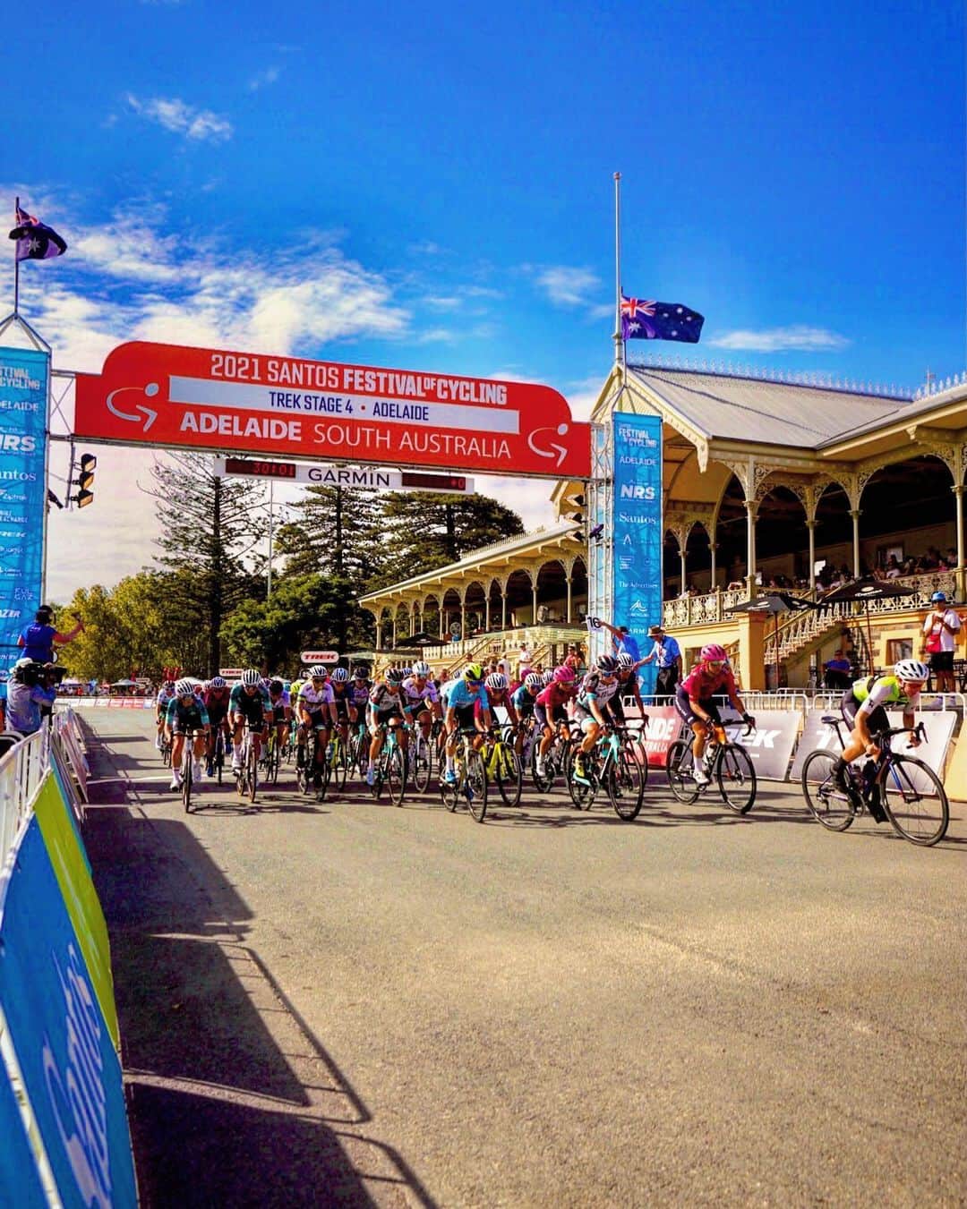 土井雪広のインスタグラム：「Women’s Santos cycling festival 2021   #cycling #santoscycling #australia #southaustralia」