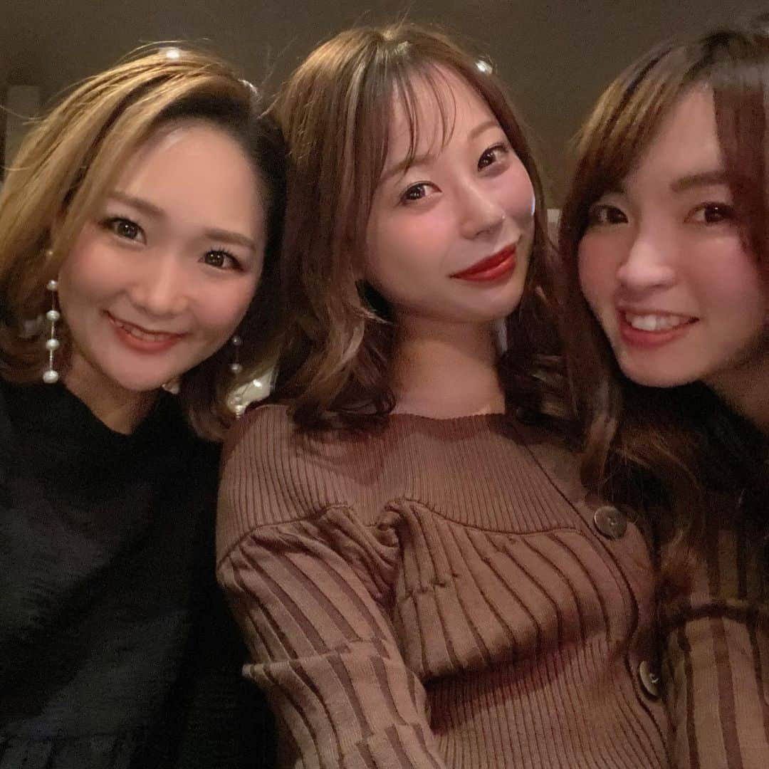 karen okajimaさんのインスタグラム写真 - (karen okajimaInstagram)「ㅤㅤㅤ  だいすき永来権❤️ 音大の友達らと久しぶりに行ったよ🎵  1枚目の動画、ひろがちょいちょい こっち見てるの面白すぎる（笑）  焼き鳥はもちろんめちゃくちゃ 美味しいんやけど大大大好きな いぶりがっこ、ムカゴ、銀杏が あるのが嬉しいっ💕💕 ほんま好きすぎる〜🥺💓  たらふく食べて食べまくって 1人1万円くらい🥺コスパの良さ、、🤤 横の水炊きのお店も気になるな〜🍲 また行こう〜っと❤️ ㅤㅤㅤ #永来権 #芦屋グルメ #永来権芦屋 #芦屋焼き鳥 #グルメ岡島」1月25日 0時20分 - karenokajima0318