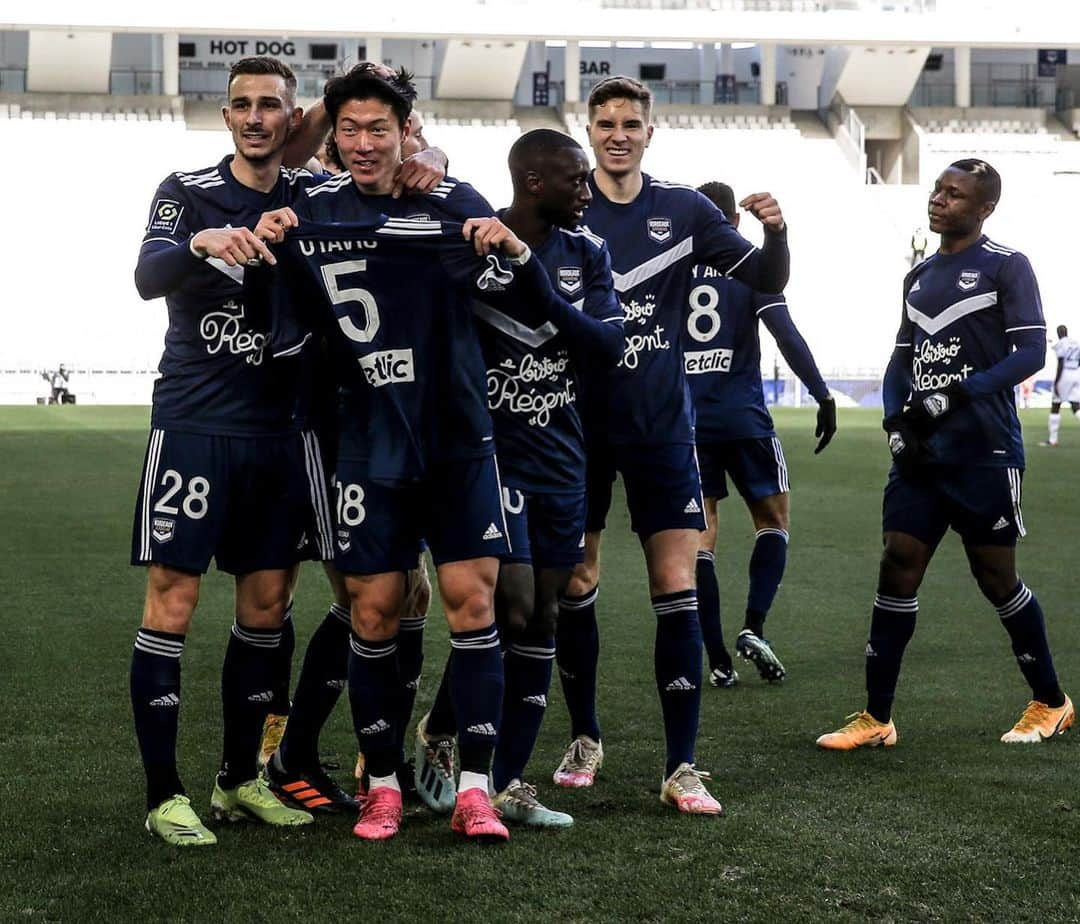 リーグ・アンさんのインスタグラム写真 - (リーグ・アンInstagram)「⚽👈 @hwang_uijo 👉⚽  Les @girondins s'imposent face à @angers_sco grâce à un doublé de leur attaquant sud-coréen 🇰🇷 et signent un 3e succès consécutif ✅✅✅ !  🆚 #FCGBSCO (2-1)  Bordeaux win their third straight, beating Angers thanks to a double from the South Korean Hwang! • • #Ligue1UberEats #HwangUiJo #FCGB #Girondins #GirondinsdeBordeaux #MatmutAtlantique #Bordeaux」1月25日 0時30分 - ligue1ubereats