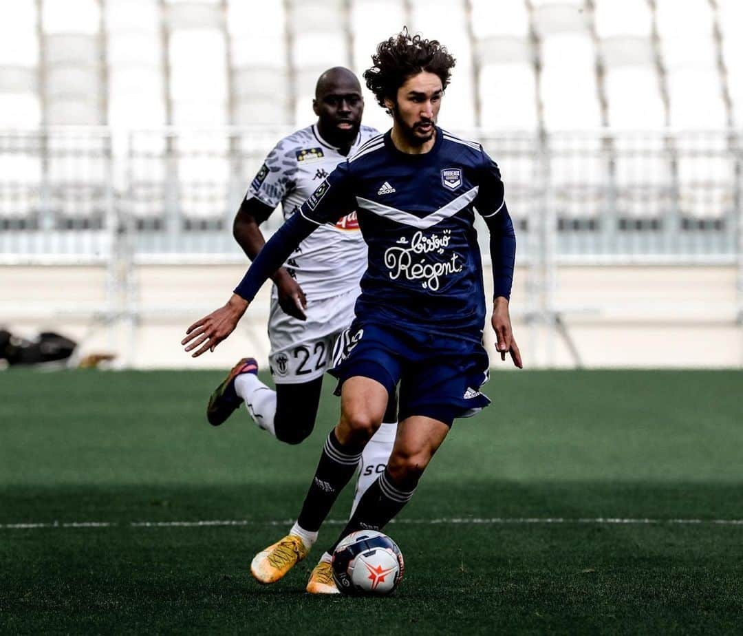 リーグ・アンさんのインスタグラム写真 - (リーグ・アンInstagram)「⚽👈 @hwang_uijo 👉⚽  Les @girondins s'imposent face à @angers_sco grâce à un doublé de leur attaquant sud-coréen 🇰🇷 et signent un 3e succès consécutif ✅✅✅ !  🆚 #FCGBSCO (2-1)  Bordeaux win their third straight, beating Angers thanks to a double from the South Korean Hwang! • • #Ligue1UberEats #HwangUiJo #FCGB #Girondins #GirondinsdeBordeaux #MatmutAtlantique #Bordeaux」1月25日 0時30分 - ligue1ubereats