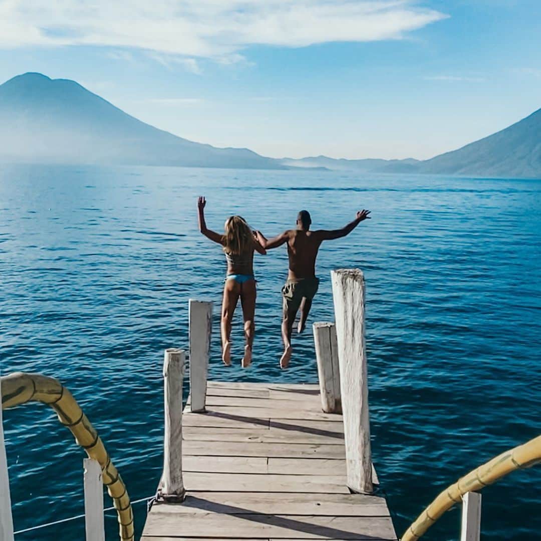 マーヴィン・マティプのインスタグラム：「Lake Atitlan Guatemala 🇬🇹  Day 55 of our journey   @onewaytosomewhere   #guatemala #lakeatitlanguatemala #lakeatitlan #santacruzlalaguna #santacruz #lake #mountains #travel #travaller #backpacking #volcano #panorama #beautifuldestinations #」